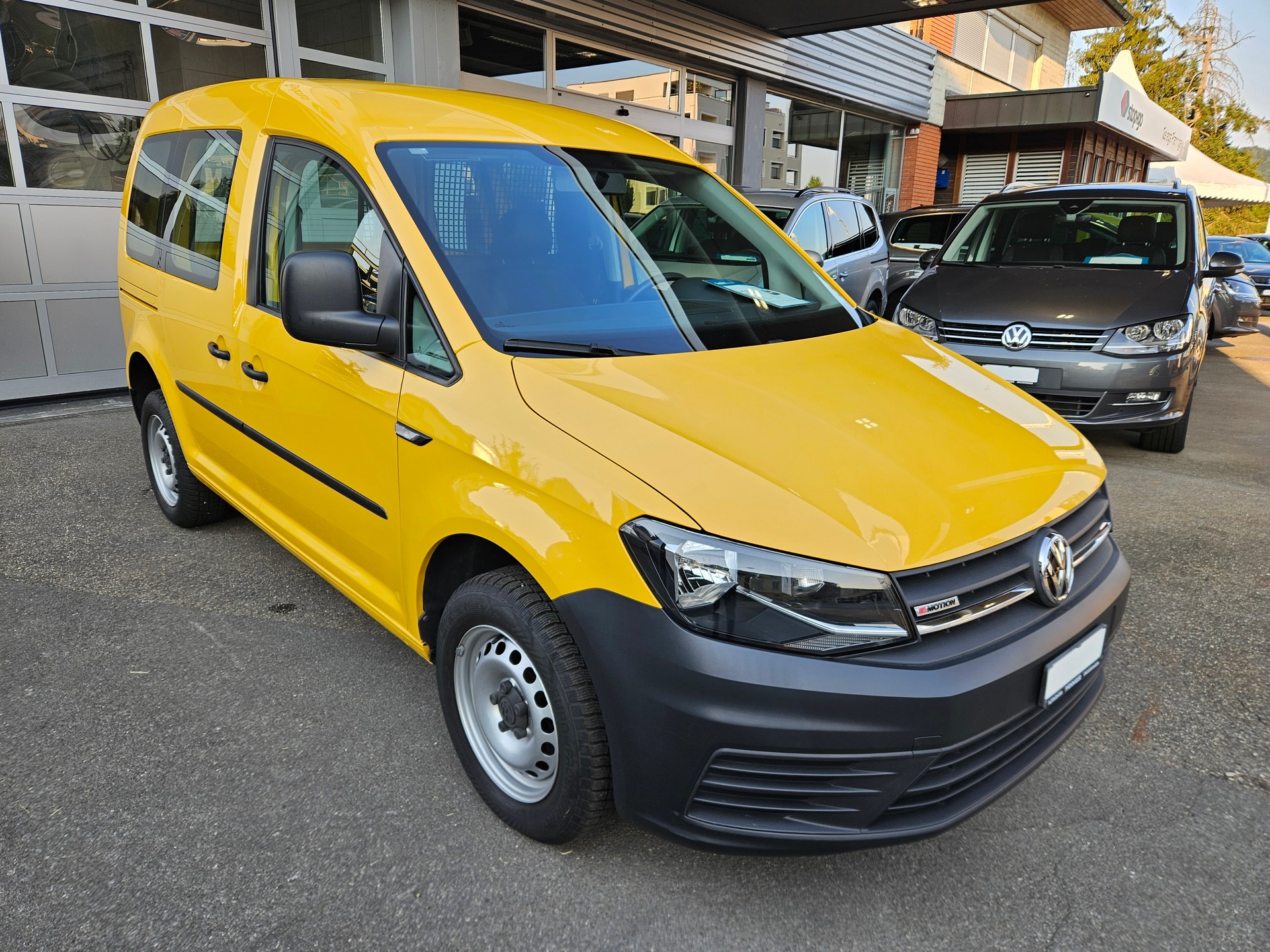 VW Caddy 2.0TDI 4Motion BlueMotion Technology-image-0