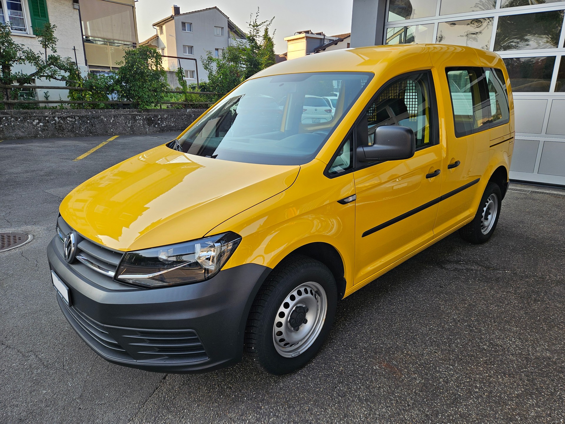 VW Caddy 2.0TDI 4Motion BlueMotion Technology-image-3