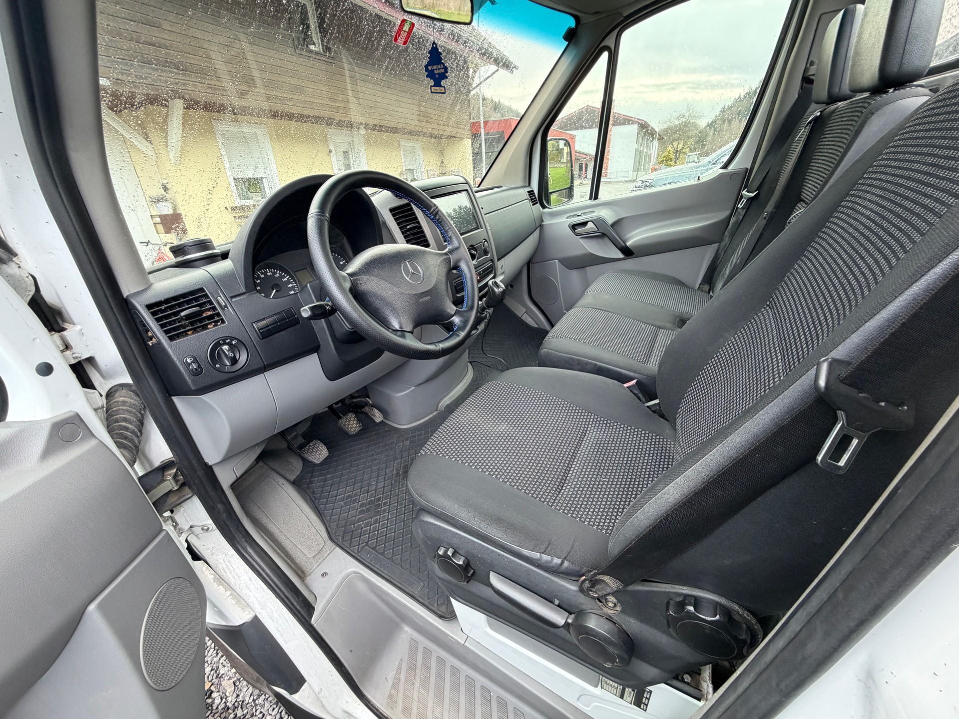 MERCEDES-BENZ Autotransporter Speziell 1600kg Nuzlast-image-7