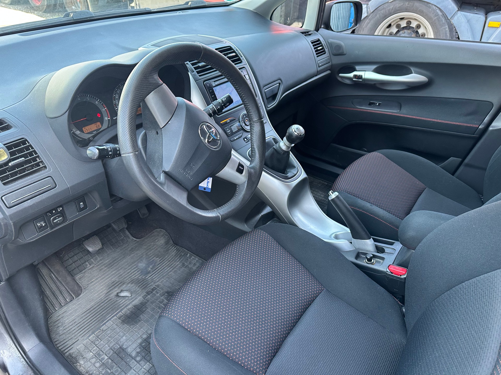 TOYOTA Auris 1.4 Linea Luna-image-6