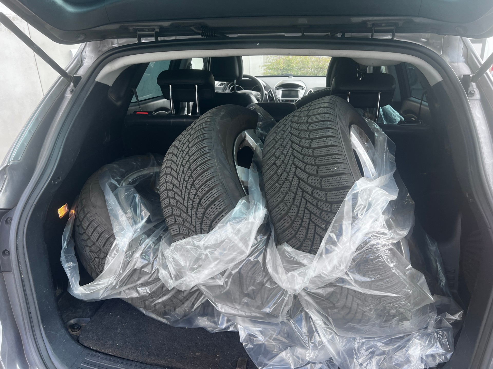 HYUNDAI iX 35 2.0 CRDi Premium 4WD Automatic-image-10