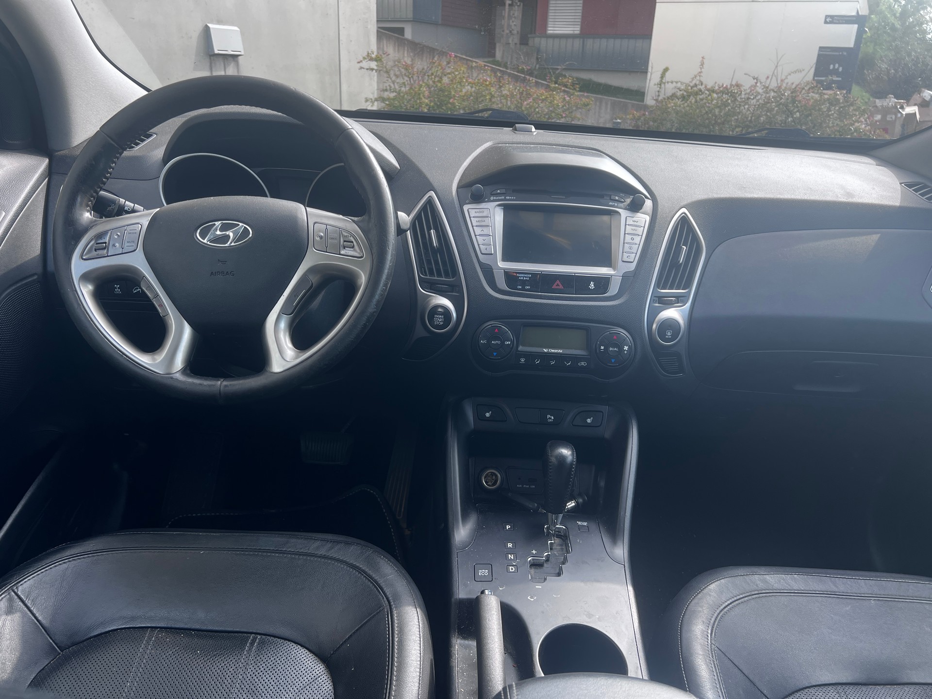 HYUNDAI iX 35 2.0 CRDi Premium 4WD Automatic-image-6