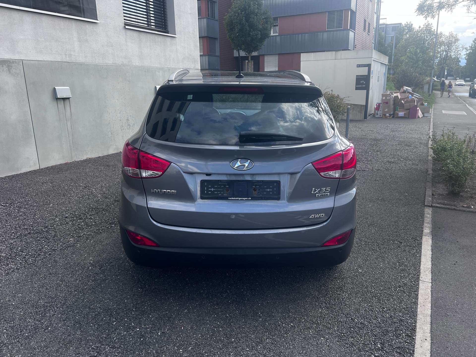HYUNDAI iX 35 2.0 CRDi Premium 4WD Automatic-image-3