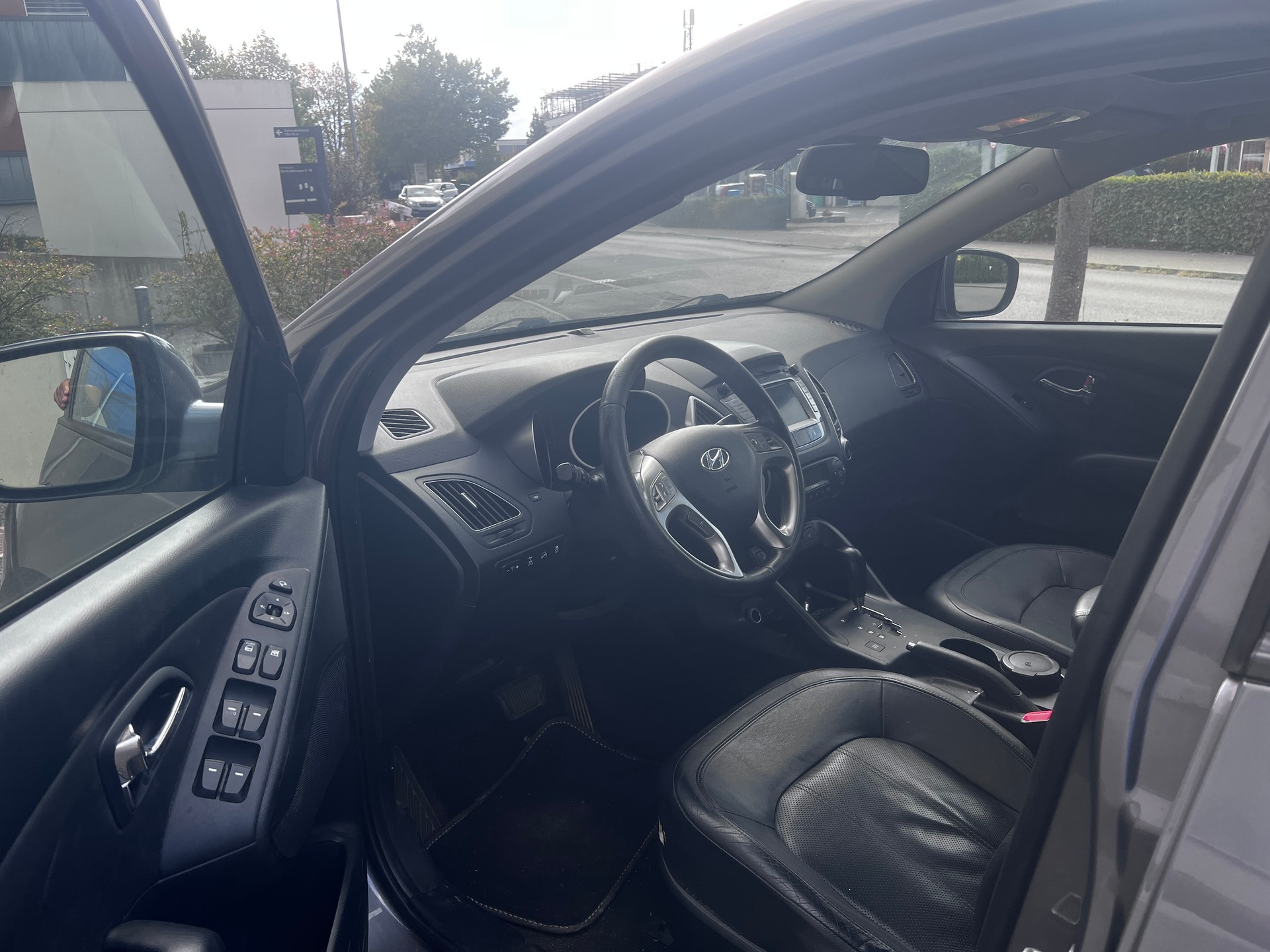 HYUNDAI iX 35 2.0 CRDi Premium 4WD Automatic-image-7