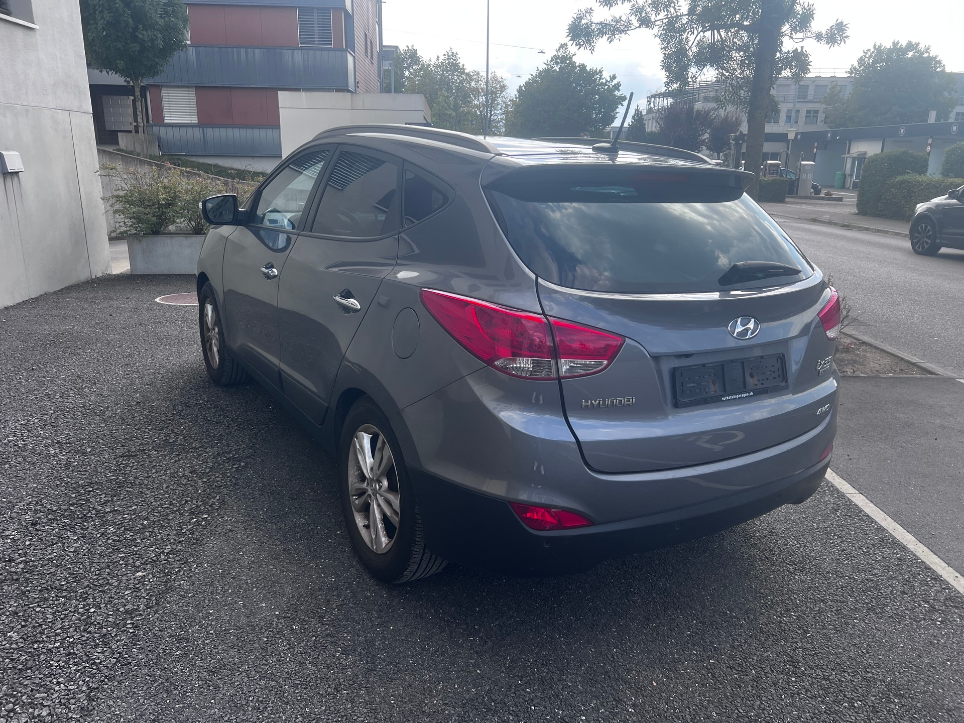 HYUNDAI iX 35 2.0 CRDi Premium 4WD Automatic-image-4