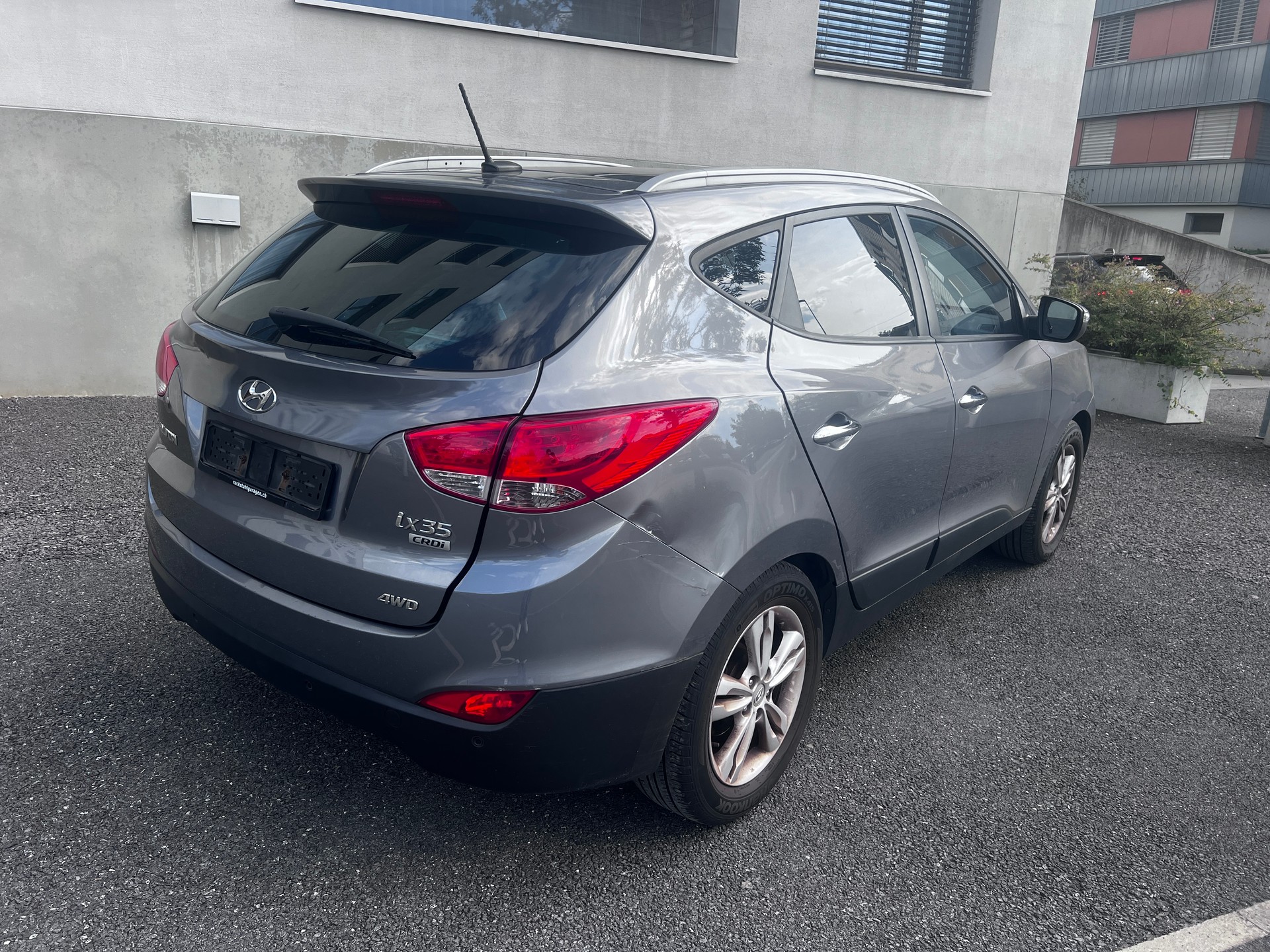 HYUNDAI iX 35 2.0 CRDi Premium 4WD Automatic-image-5