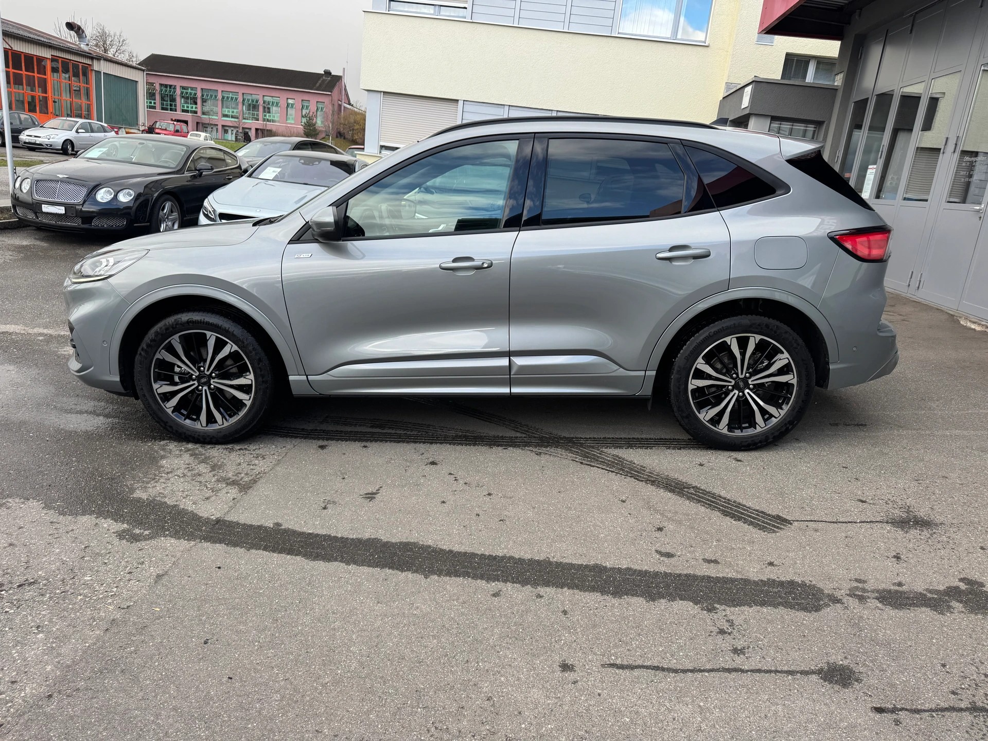 FORD Kuga 2.5 FHEV ST-Line X 4WD-image-6