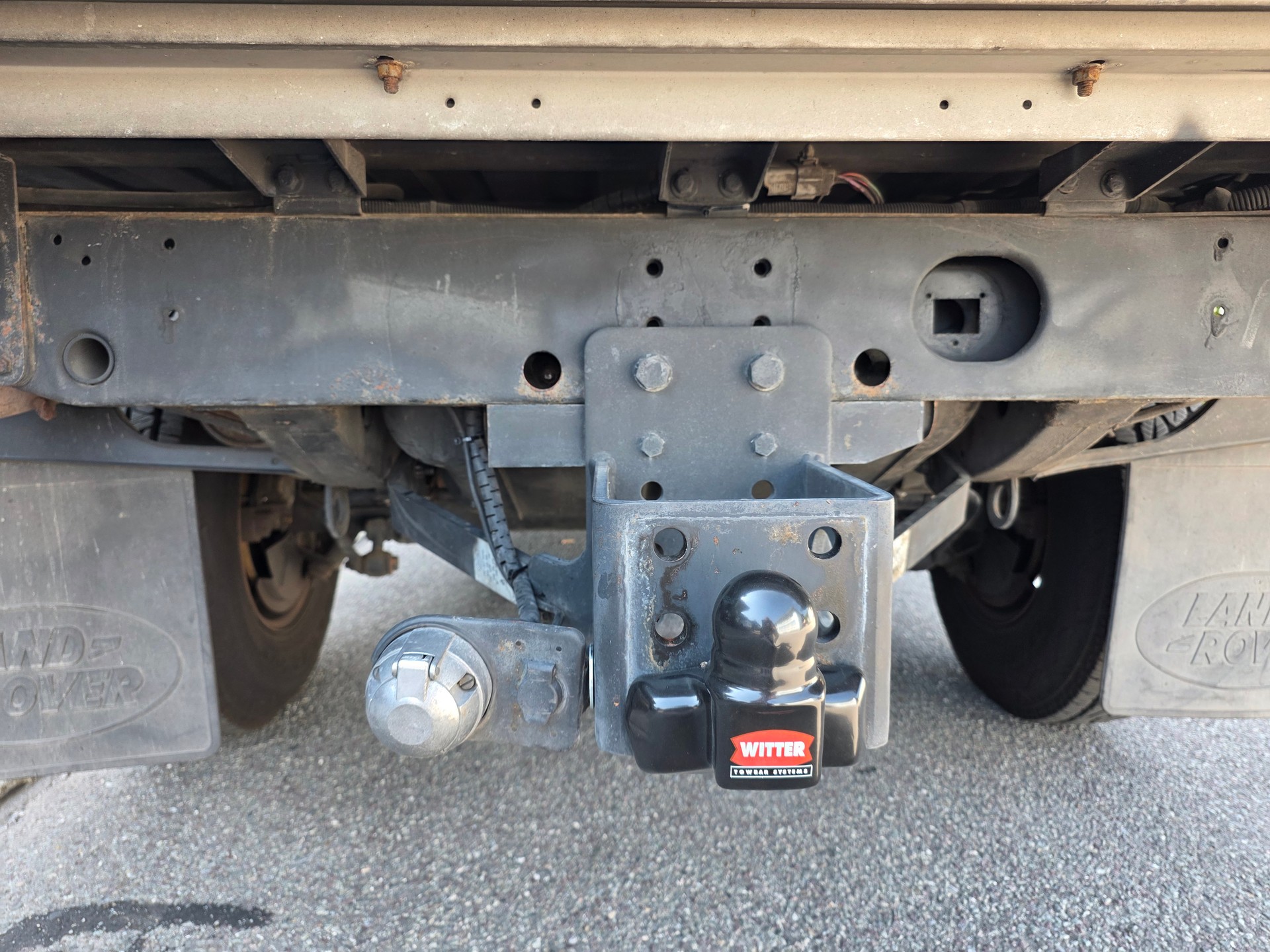 LAND ROVER Defender 130 2.5Td5-image-9