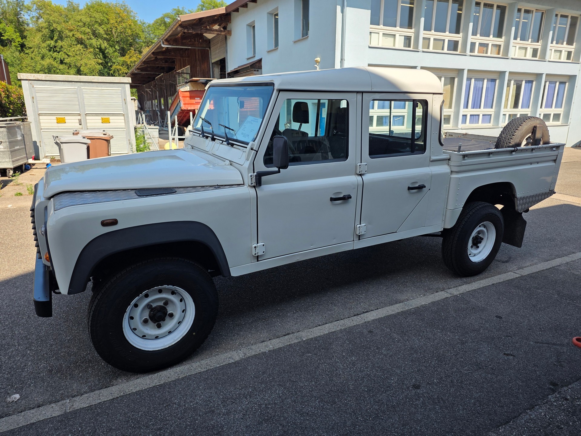 LAND ROVER Defender 130 2.5Td5-image-2
