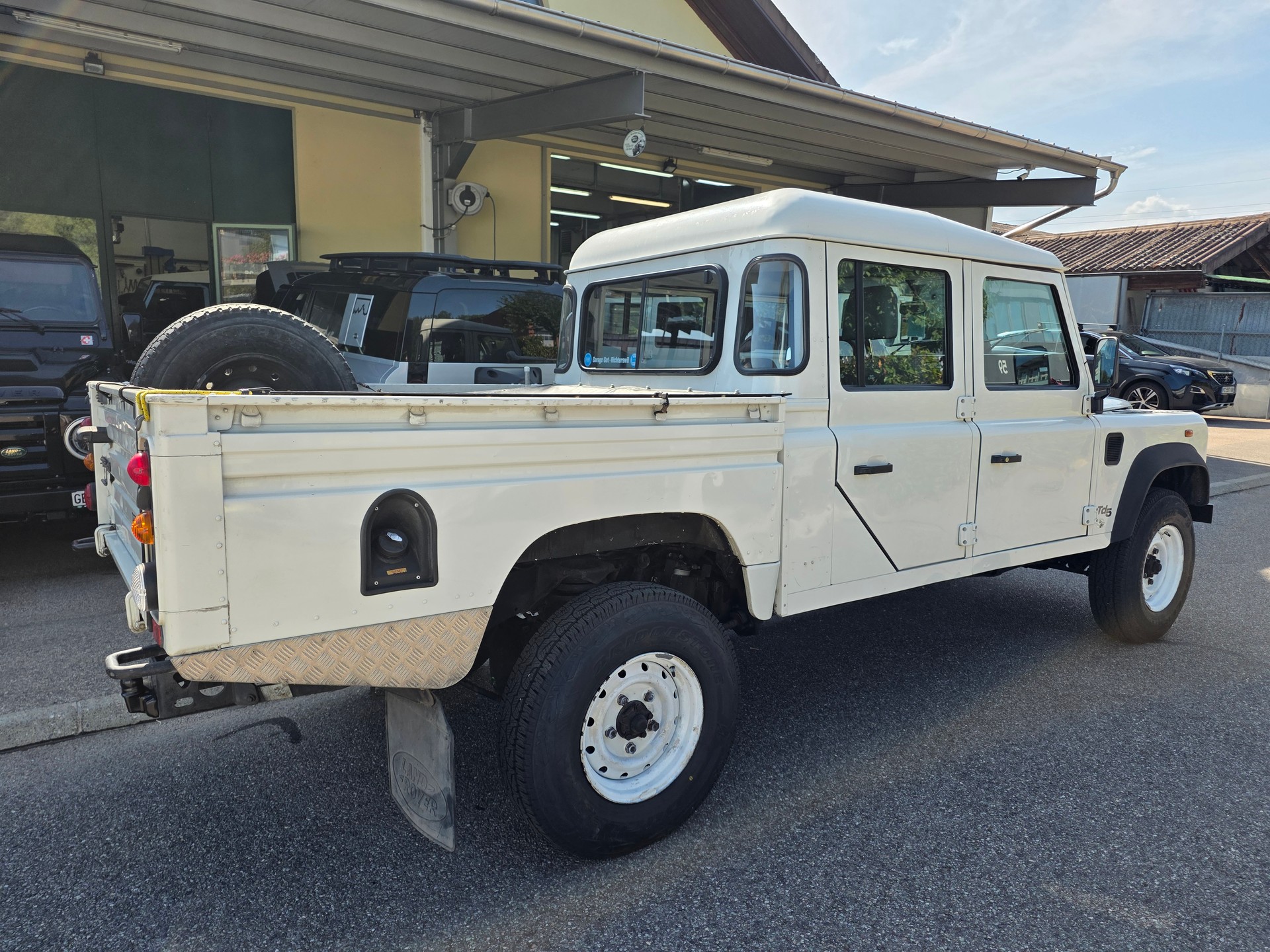 LAND ROVER Defender 130 2.5Td5-image-4