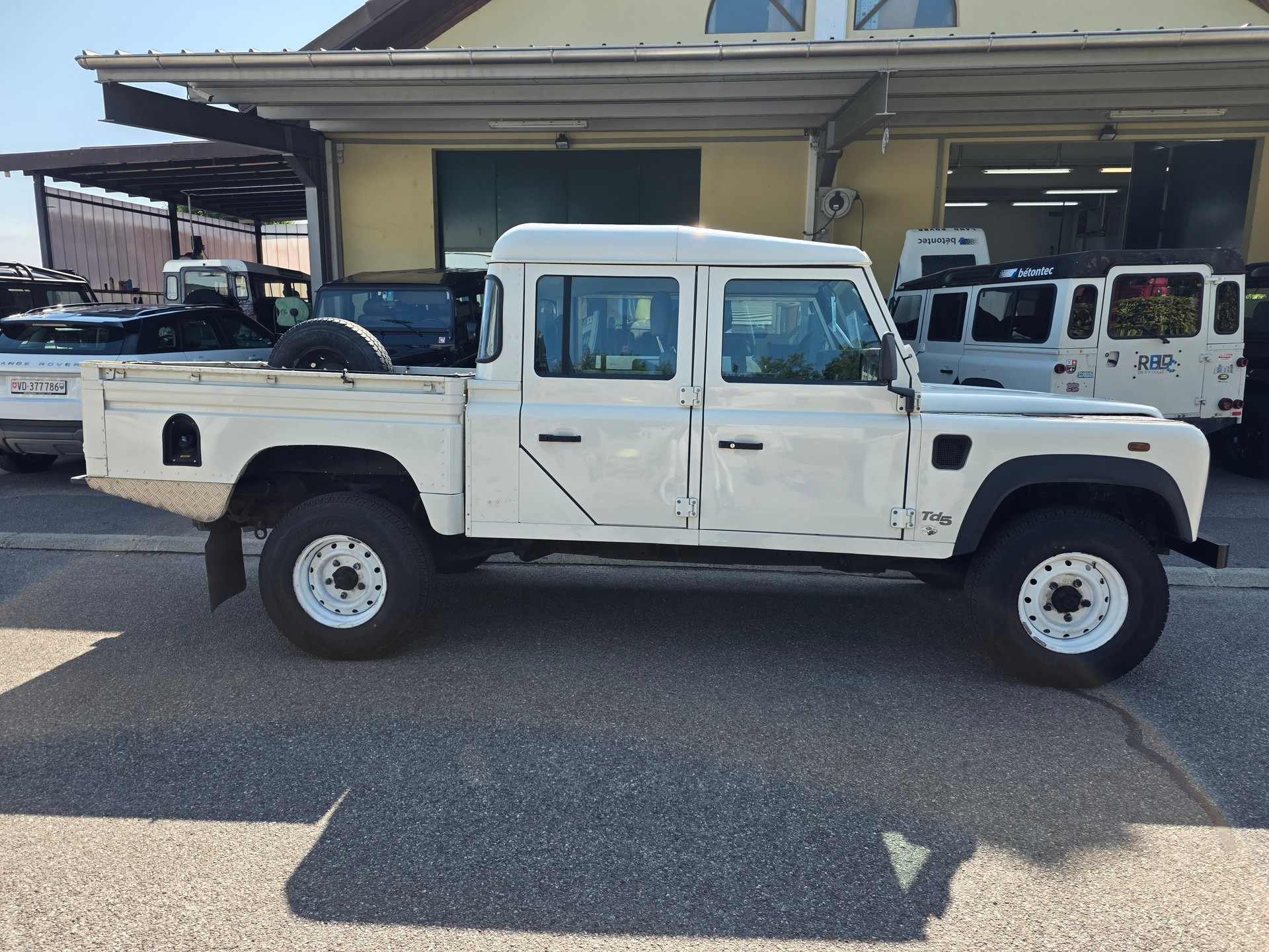 LAND ROVER Defender 130 2.5Td5-image-5