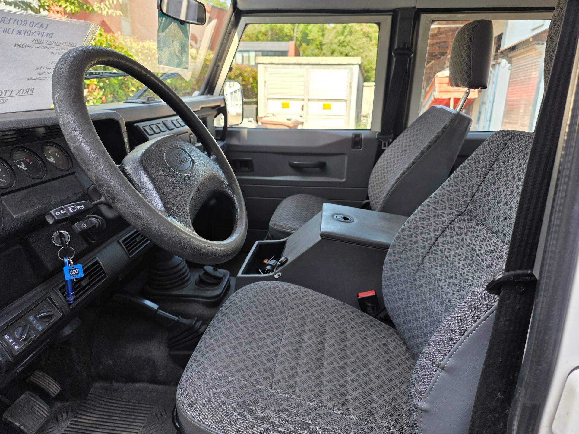 LAND ROVER Defender 130 2.5Td5-image-11