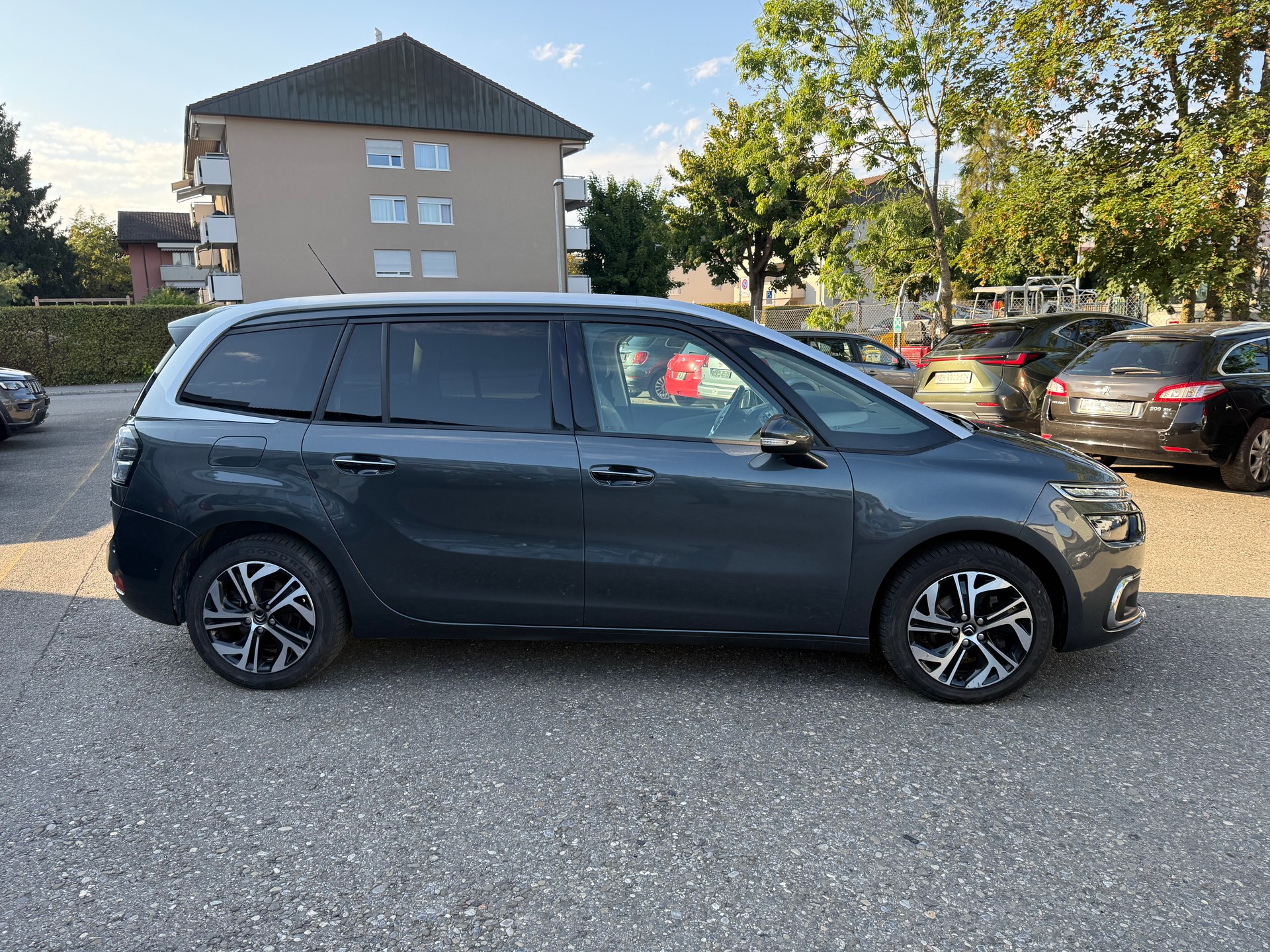 CITROEN Grand C4 Picasso 1.2 Pure Tech Feel Edition-image-2