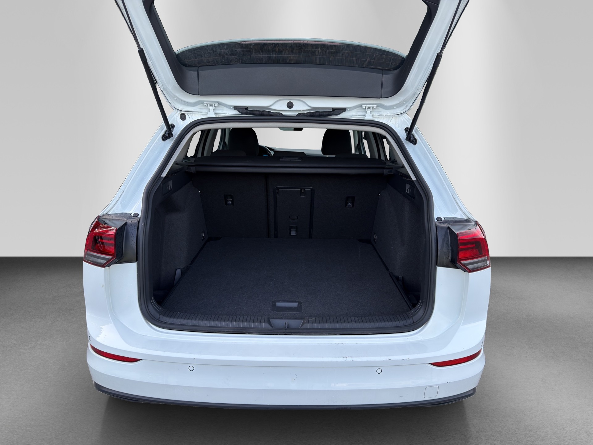 VW Golf Variant 2.0 TDI Life DSG-image-15