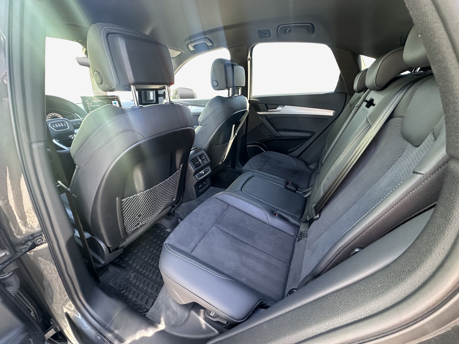 AUDI Q5 Sportback 40 TDI Blackedition quattro S-tronic-image-11