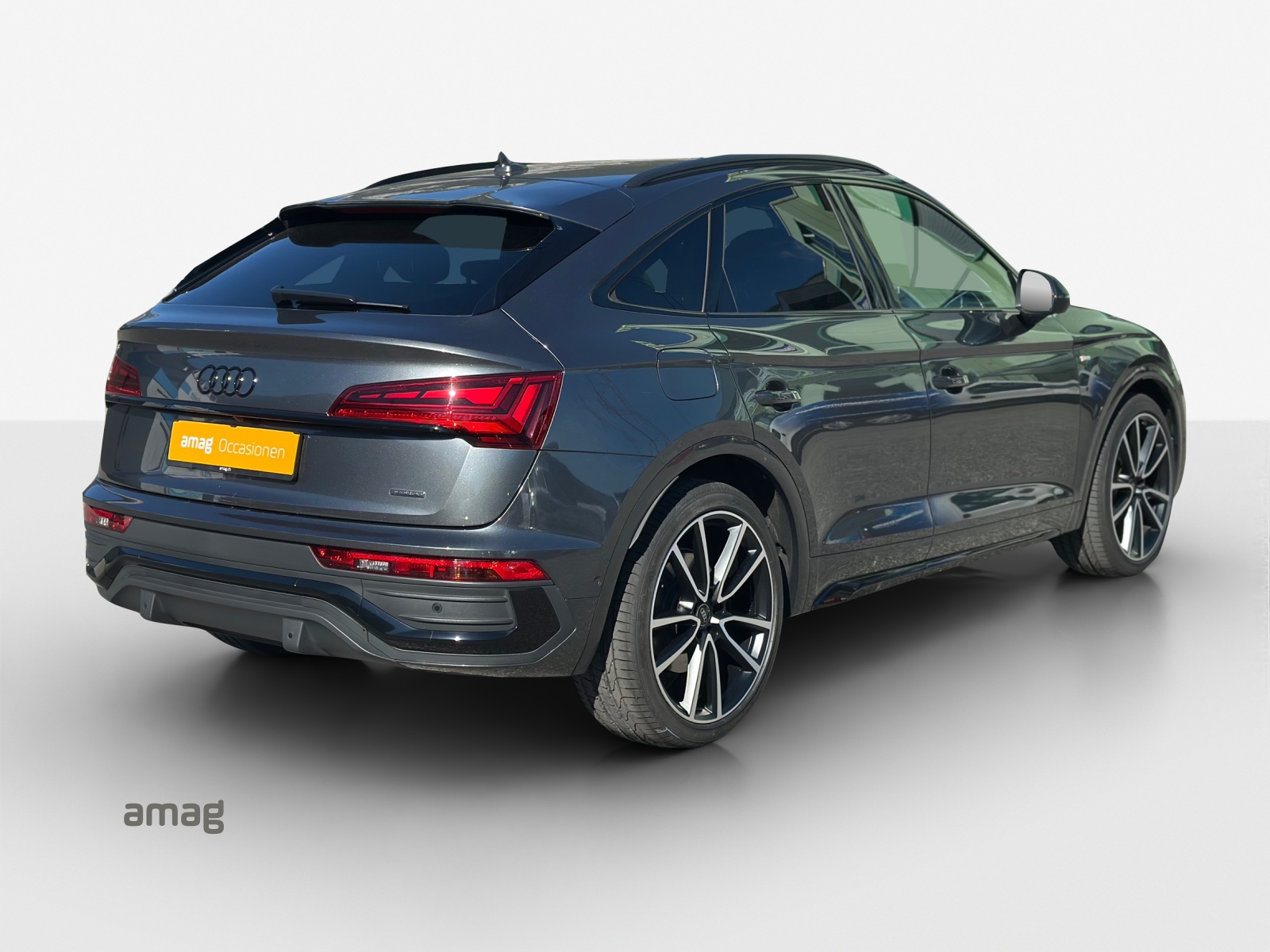 AUDI Q5 Sportback 40 TDI Blackedition quattro S-tronic-image-4