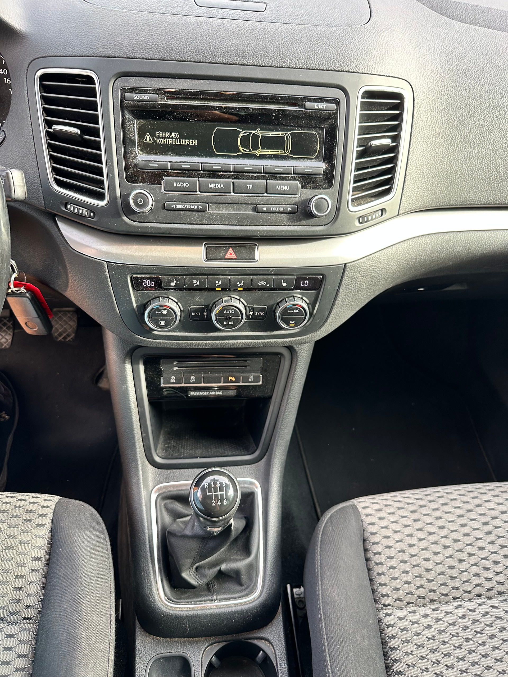 VW Sharan 2.0 TDI BMT Design 4Motion-image-11