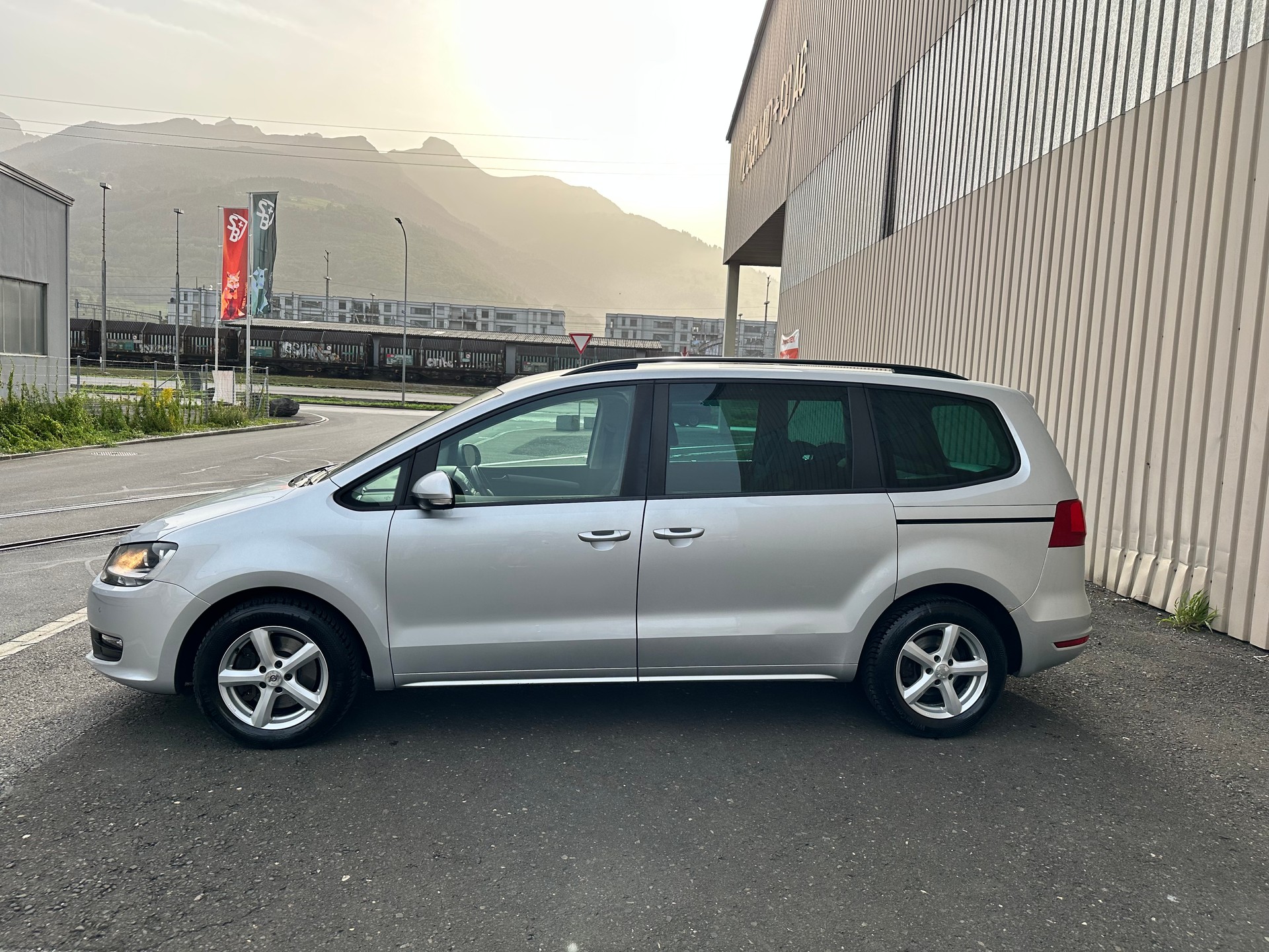 VW Sharan 2.0 TDI BMT Design 4Motion-image-3