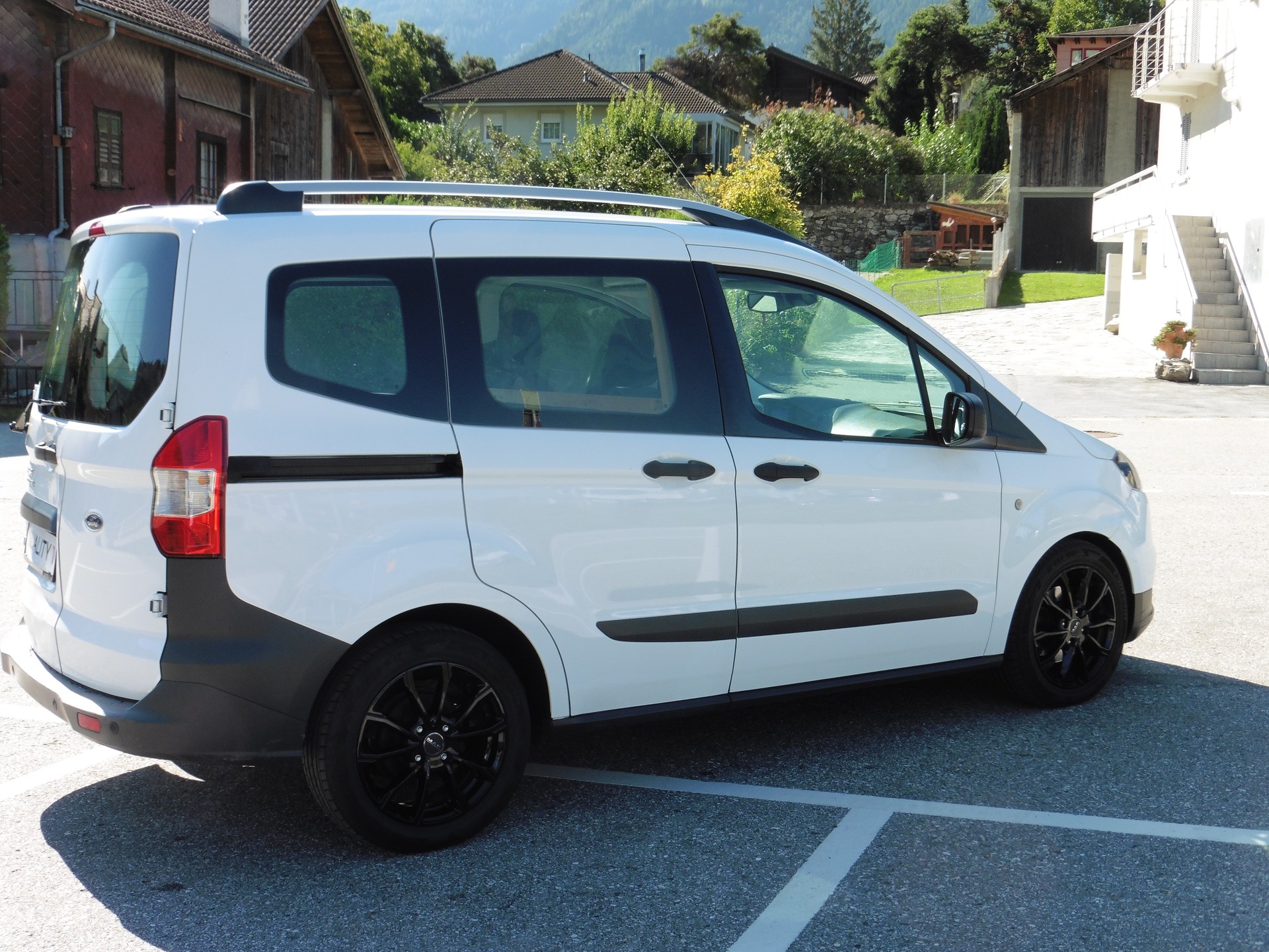FORD Transit Courier Van 1.5 TDCi Trend-image-10