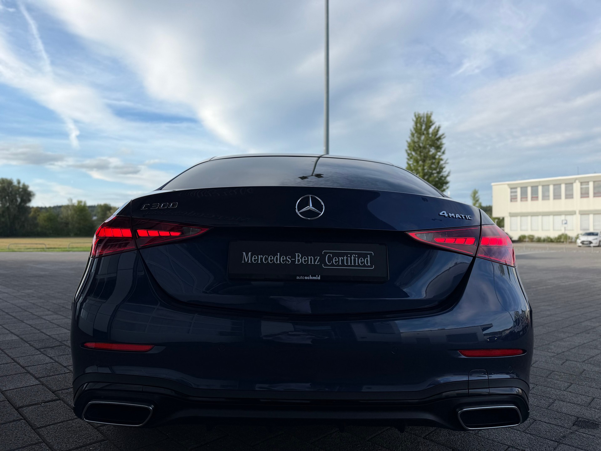 MERCEDES-BENZ C 300 AMG LIne 4 Matic-showroom-element-3
