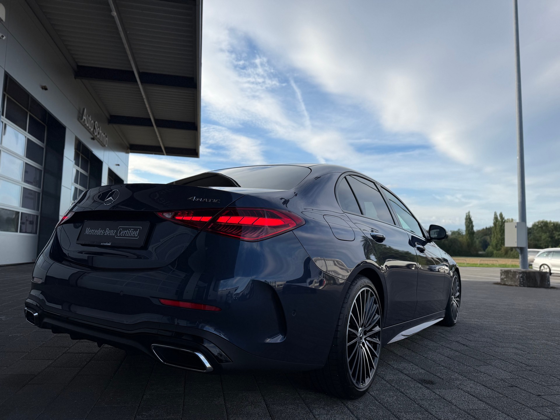 MERCEDES-BENZ C 300 AMG LIne 4 Matic-showroom-element-1