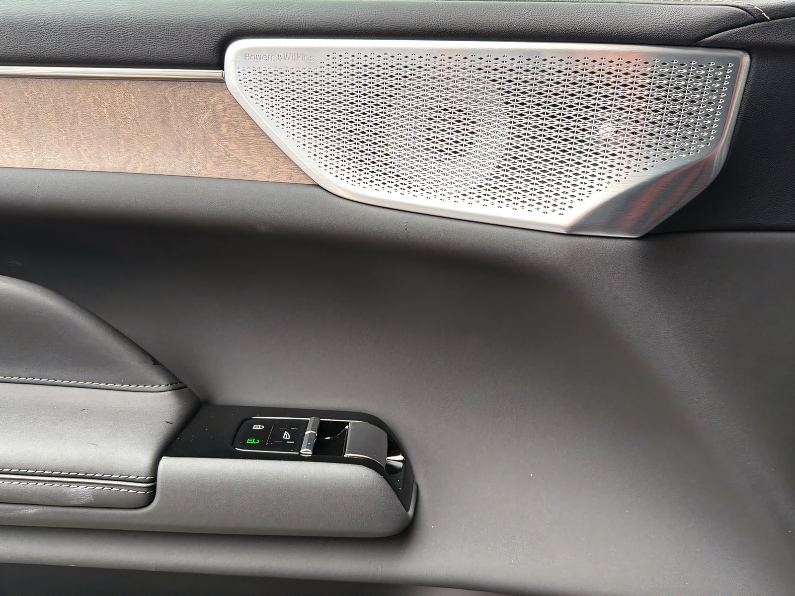 VOLVO ES90 Ultra-image-7