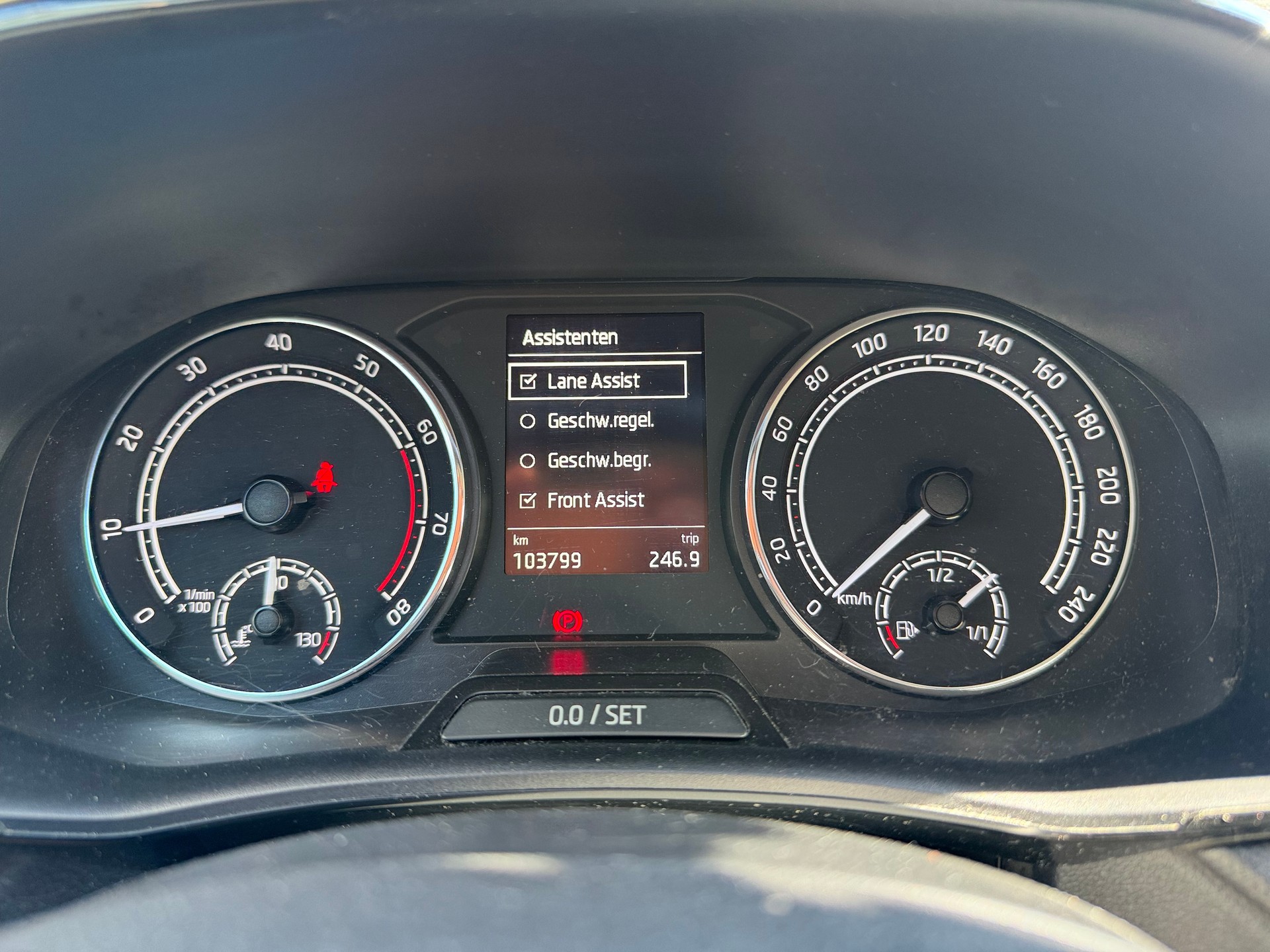 SKODA Fabia 1.0 MPI Ambition-image-12