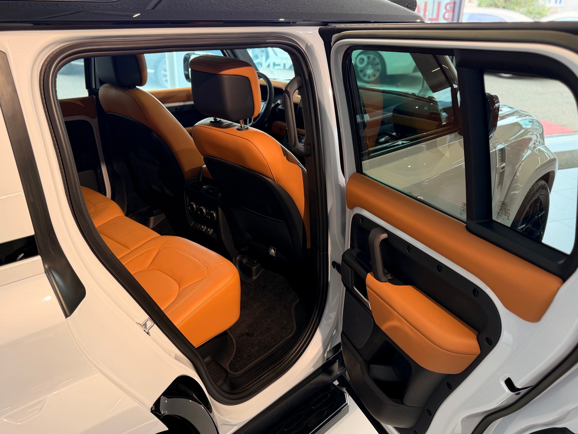 LAND ROVER Defender 110 525 V8 5.0 URBAN-EDITION-image-22