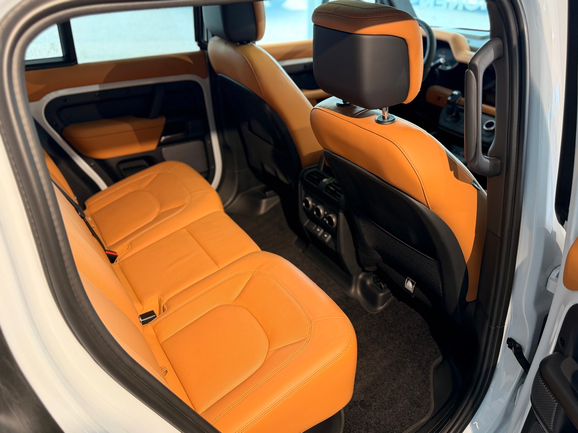 LAND ROVER Defender 110 525 V8 5.0 URBAN-EDITION-image-23