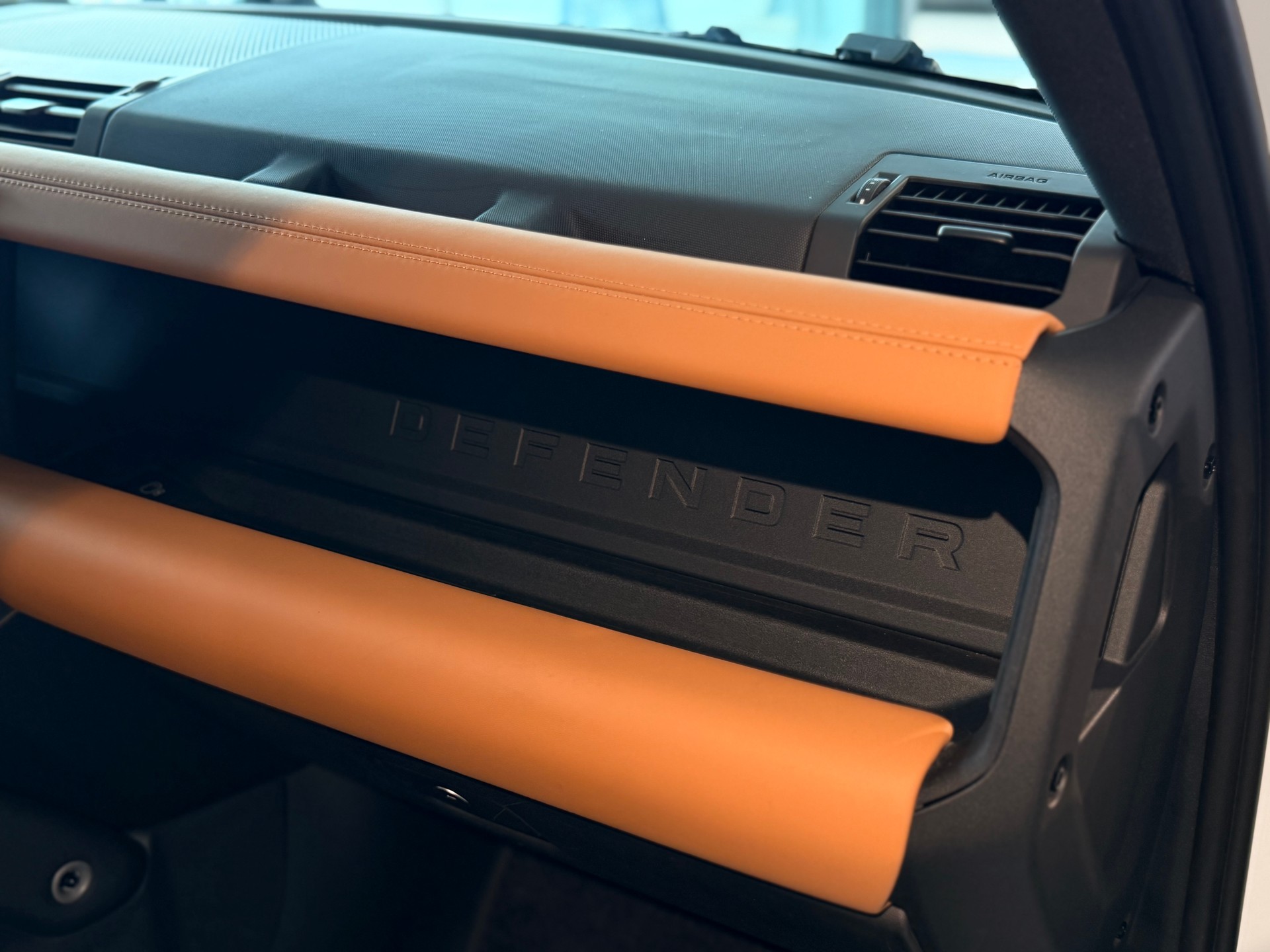 LAND ROVER Defender 110 525 V8 5.0 URBAN-EDITION-image-26