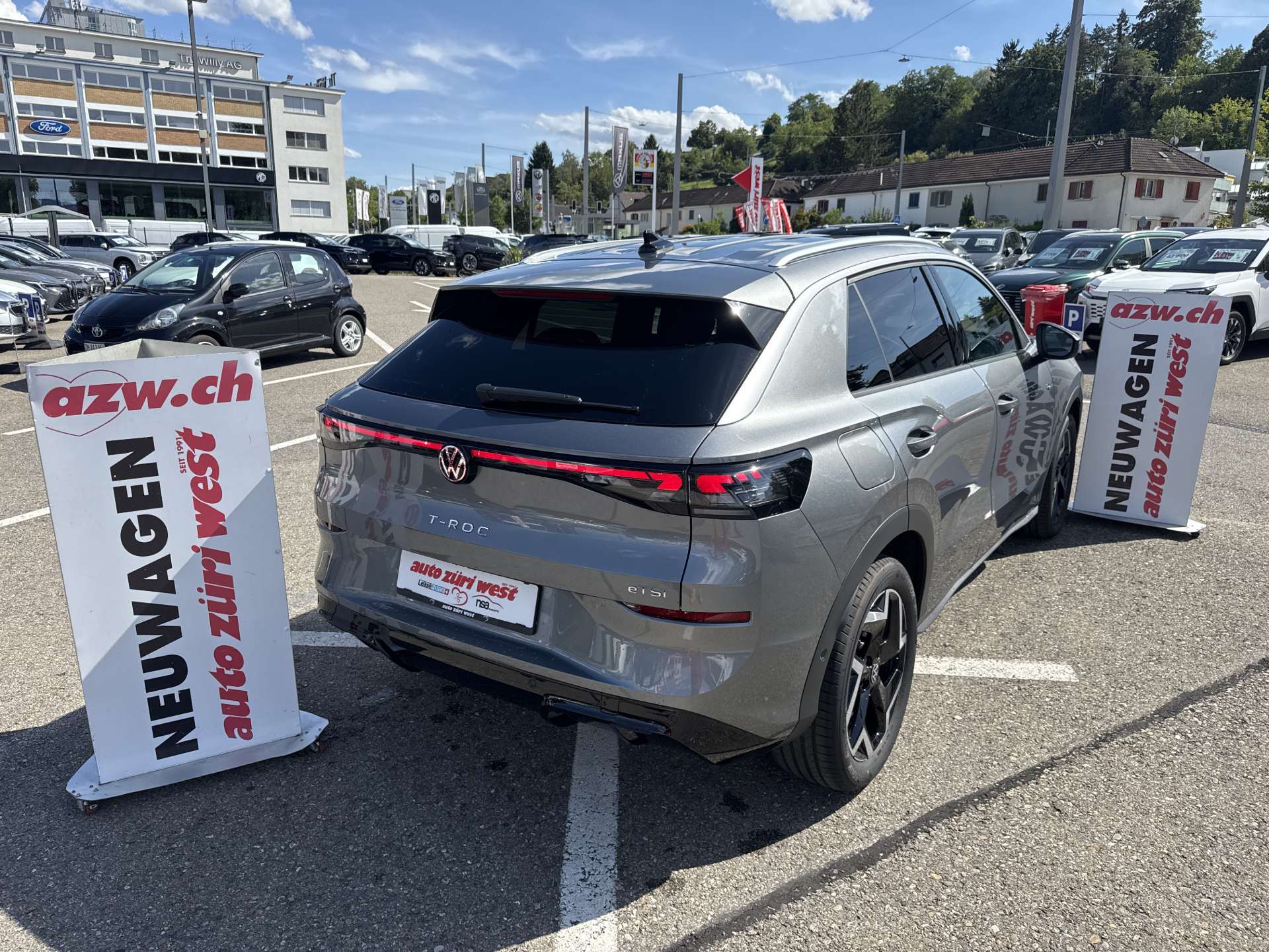 VW T-Roc 1.5 eTSi mHEV R-Line DSG-Automat-image-2