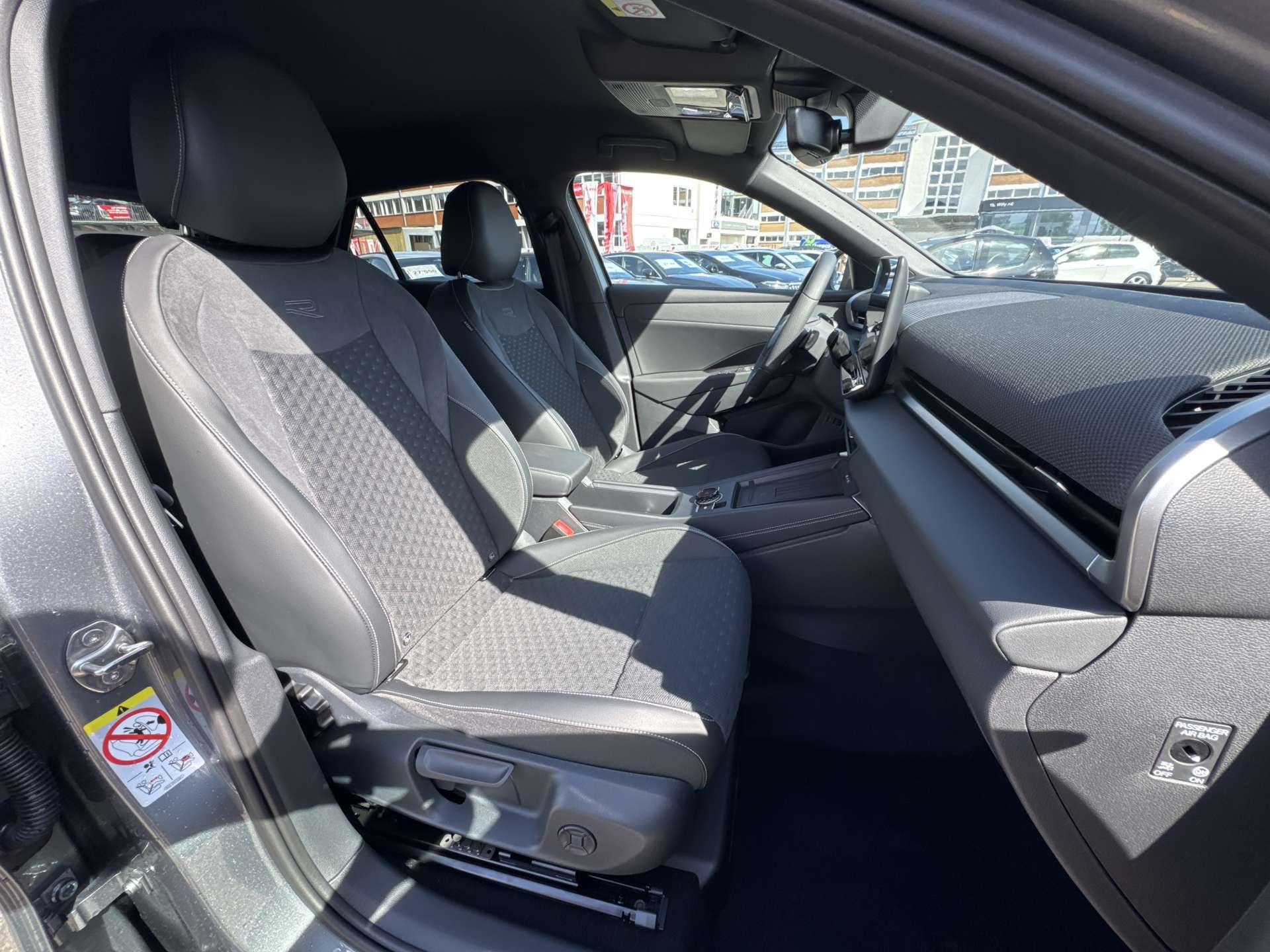 VW T-Roc 1.5 eTSi mHEV R-Line DSG-Automat-image-11