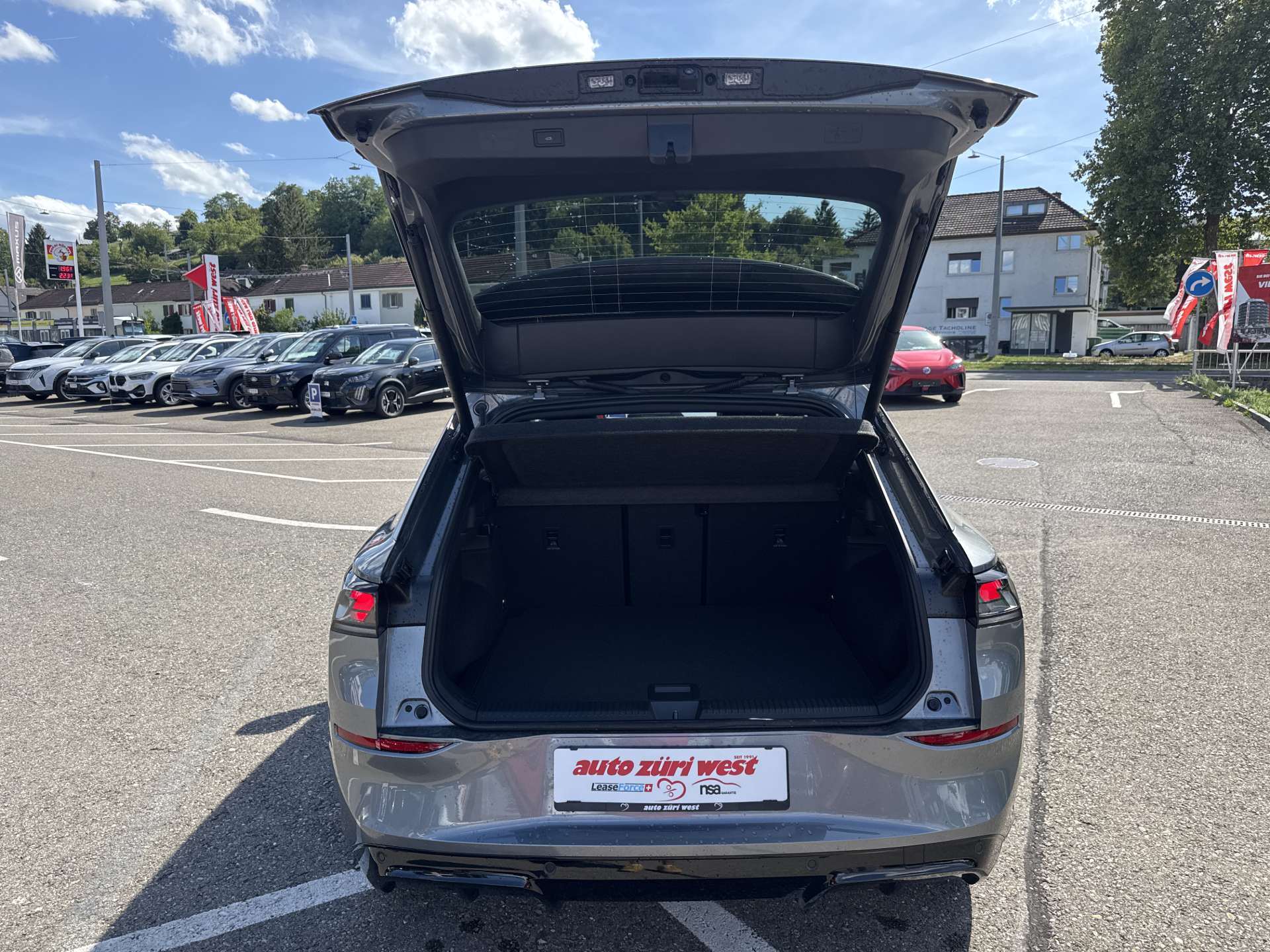 VW T-Roc 1.5 eTSi mHEV R-Line DSG-Automat-image-6