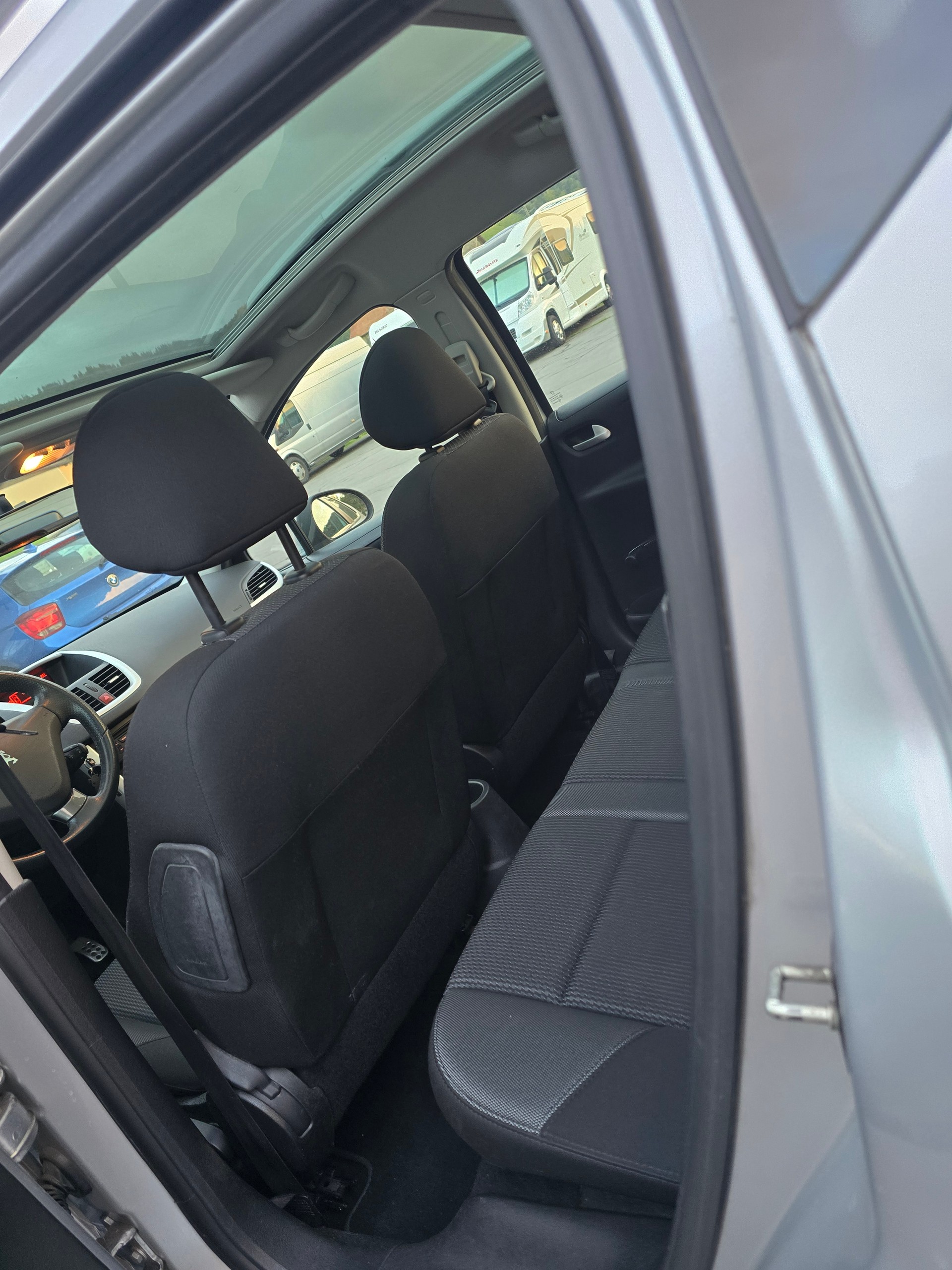 PEUGEOT 207 SW 1.4 16V Swiss Edition-image-9
