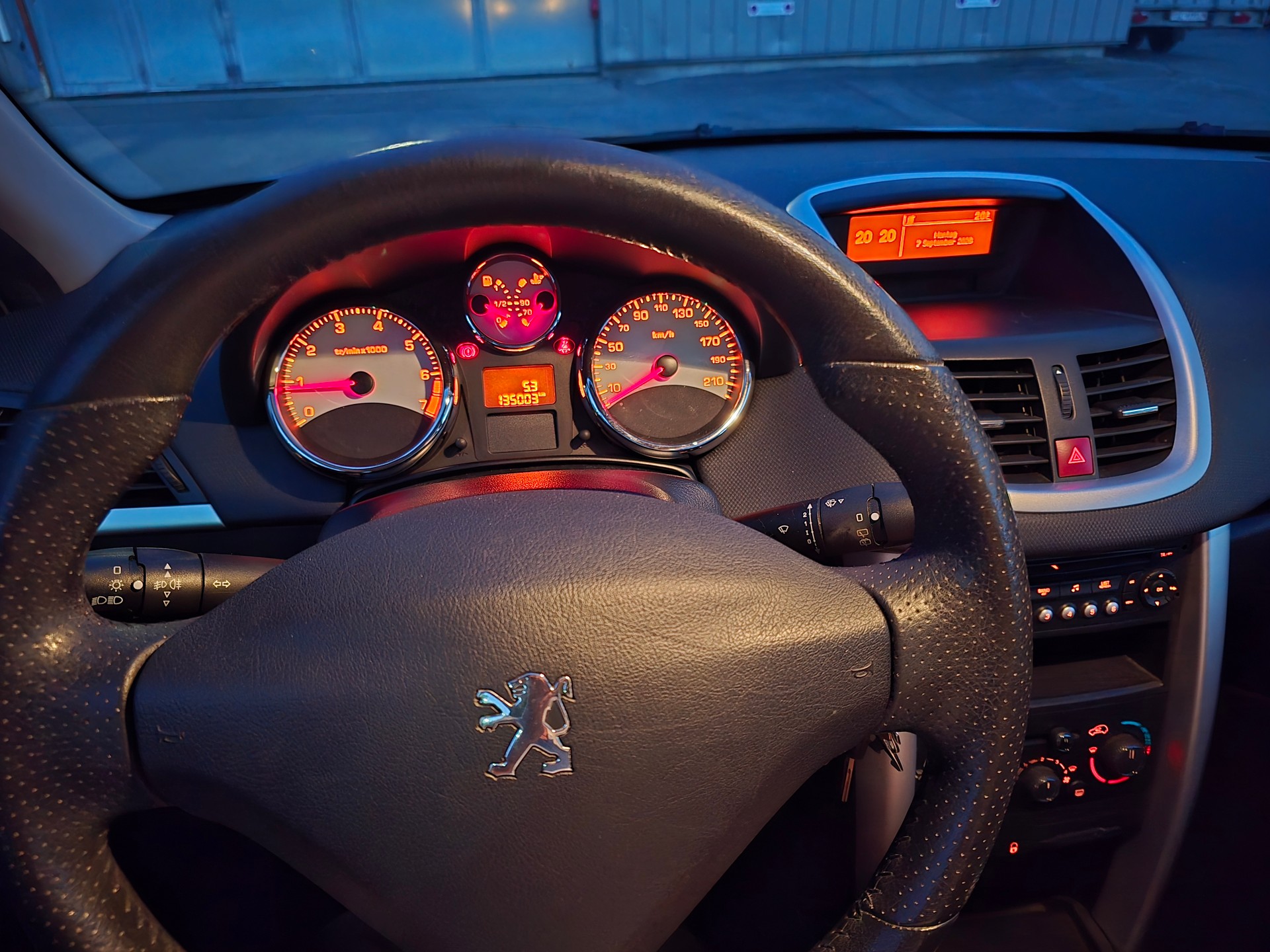 PEUGEOT 207 SW 1.4 16V Swiss Edition-image-7