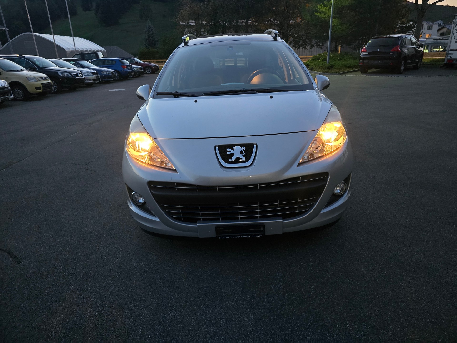 PEUGEOT 207 SW 1.4 16V Swiss Edition-image-0