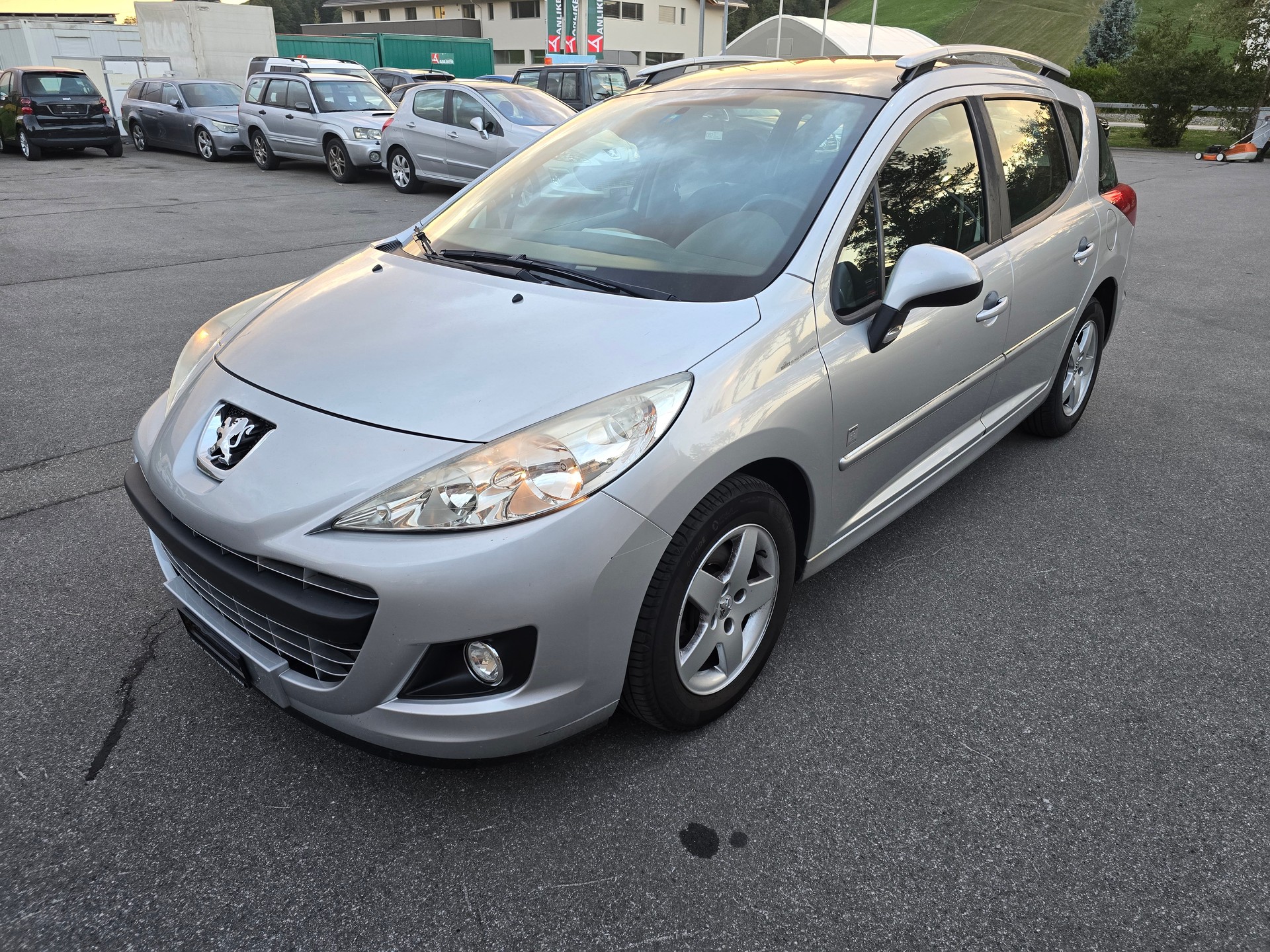 PEUGEOT 207 SW 1.4 16V Swiss Edition-image-1