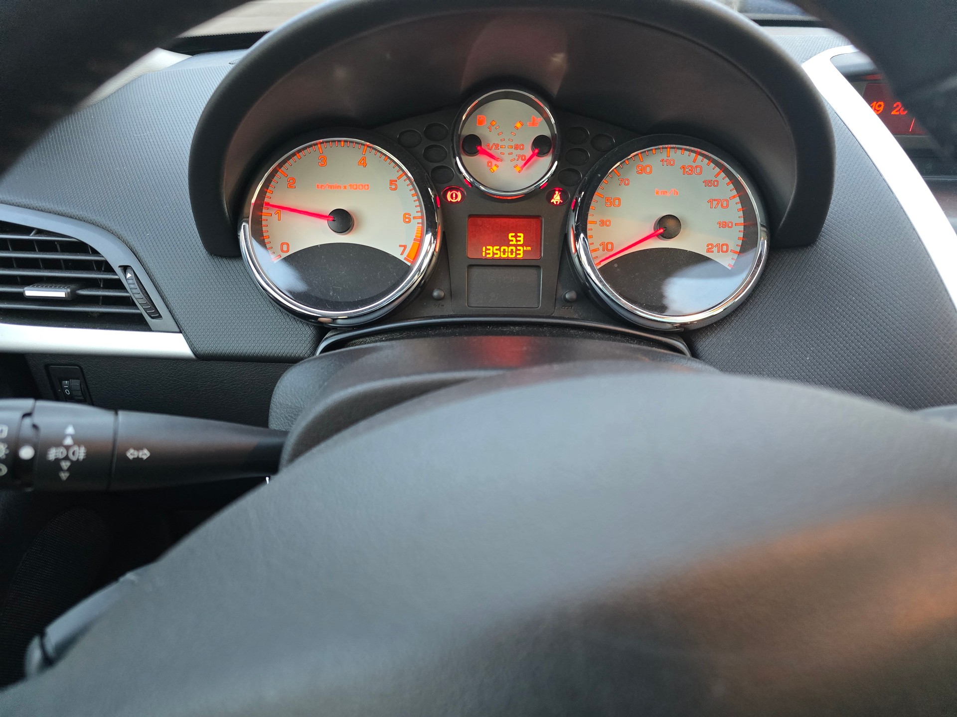 PEUGEOT 207 SW 1.4 16V Swiss Edition-image-15