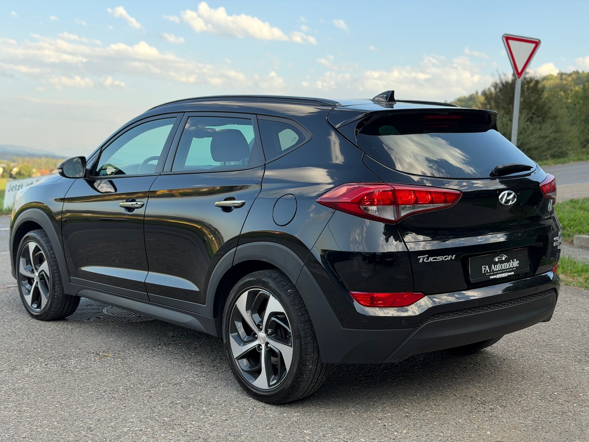 HYUNDAI Tucson 2.0 CRDI Vertex 4WD Automatic-image-3