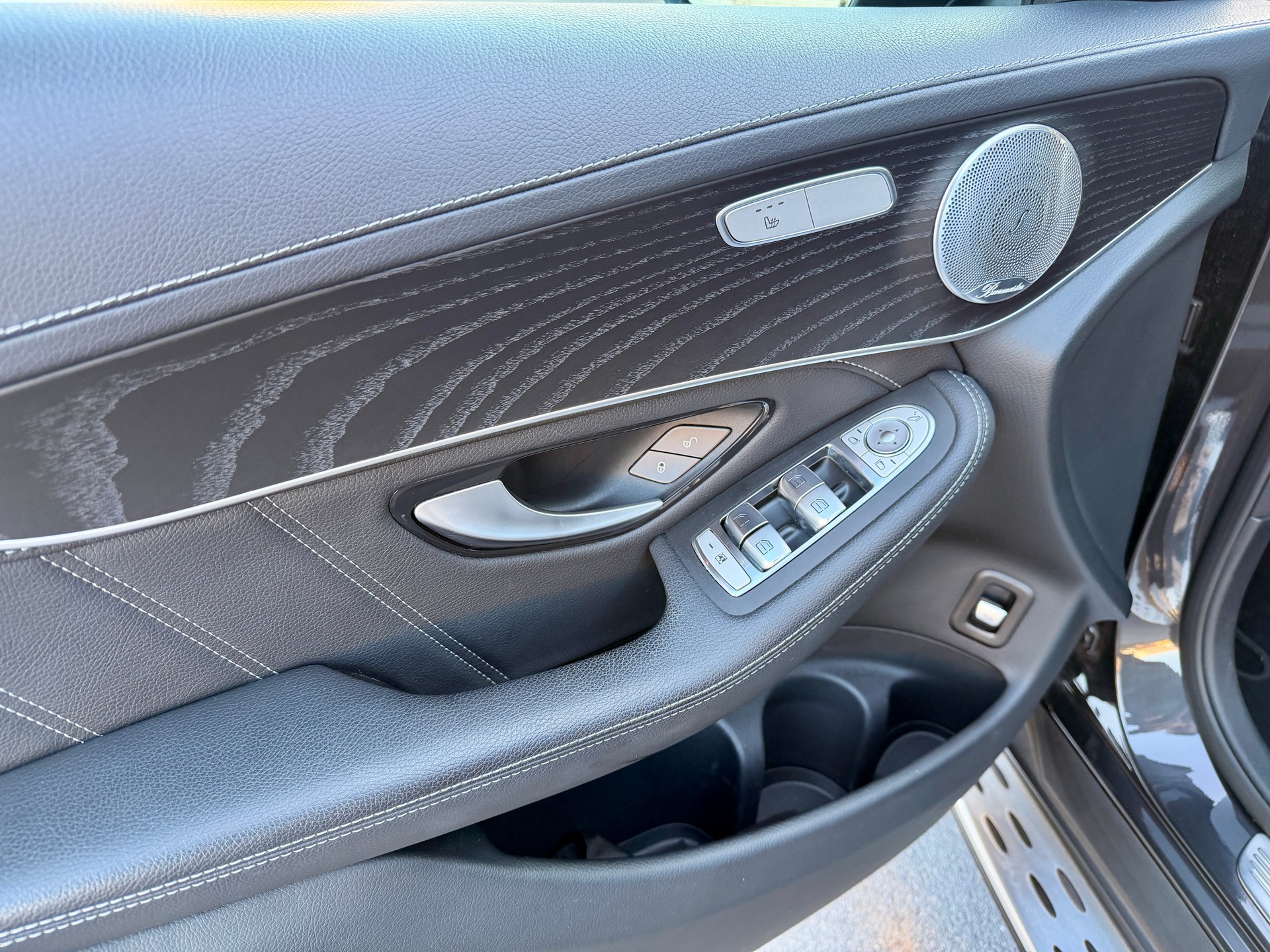 MERCEDES-BENZ GLC 63 AMG 4Matic 9G-Tronic-image-9