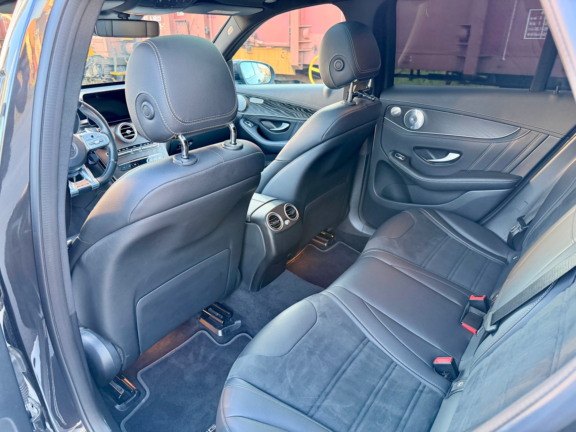 MERCEDES-BENZ GLC 63 AMG 4Matic 9G-Tronic-image-11