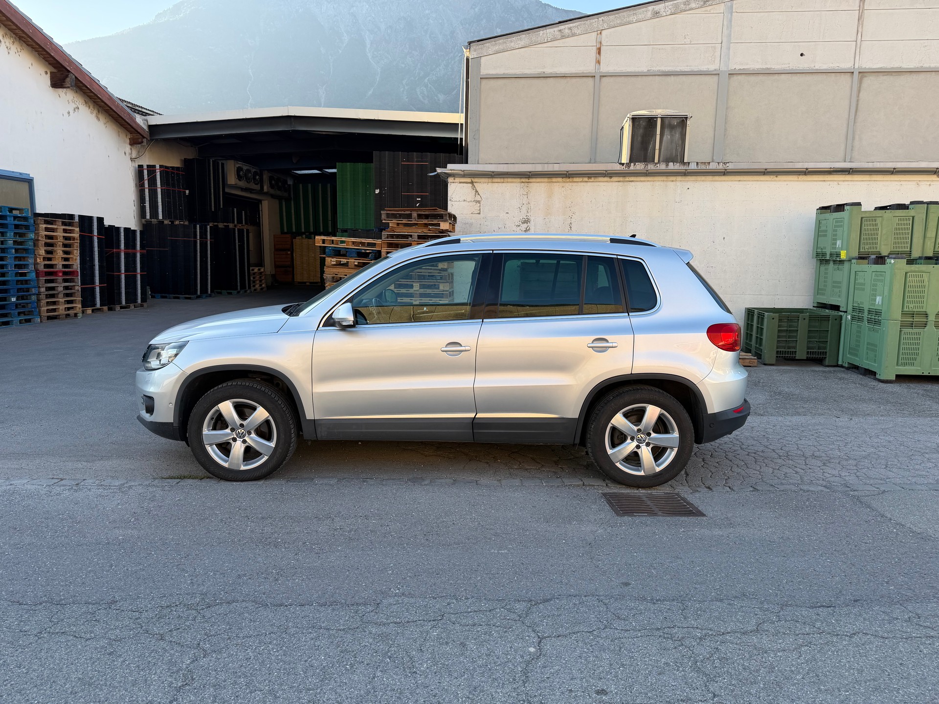 VW Tiguan 2.0 TSI Sport&Style 4Motion DSG-image-2