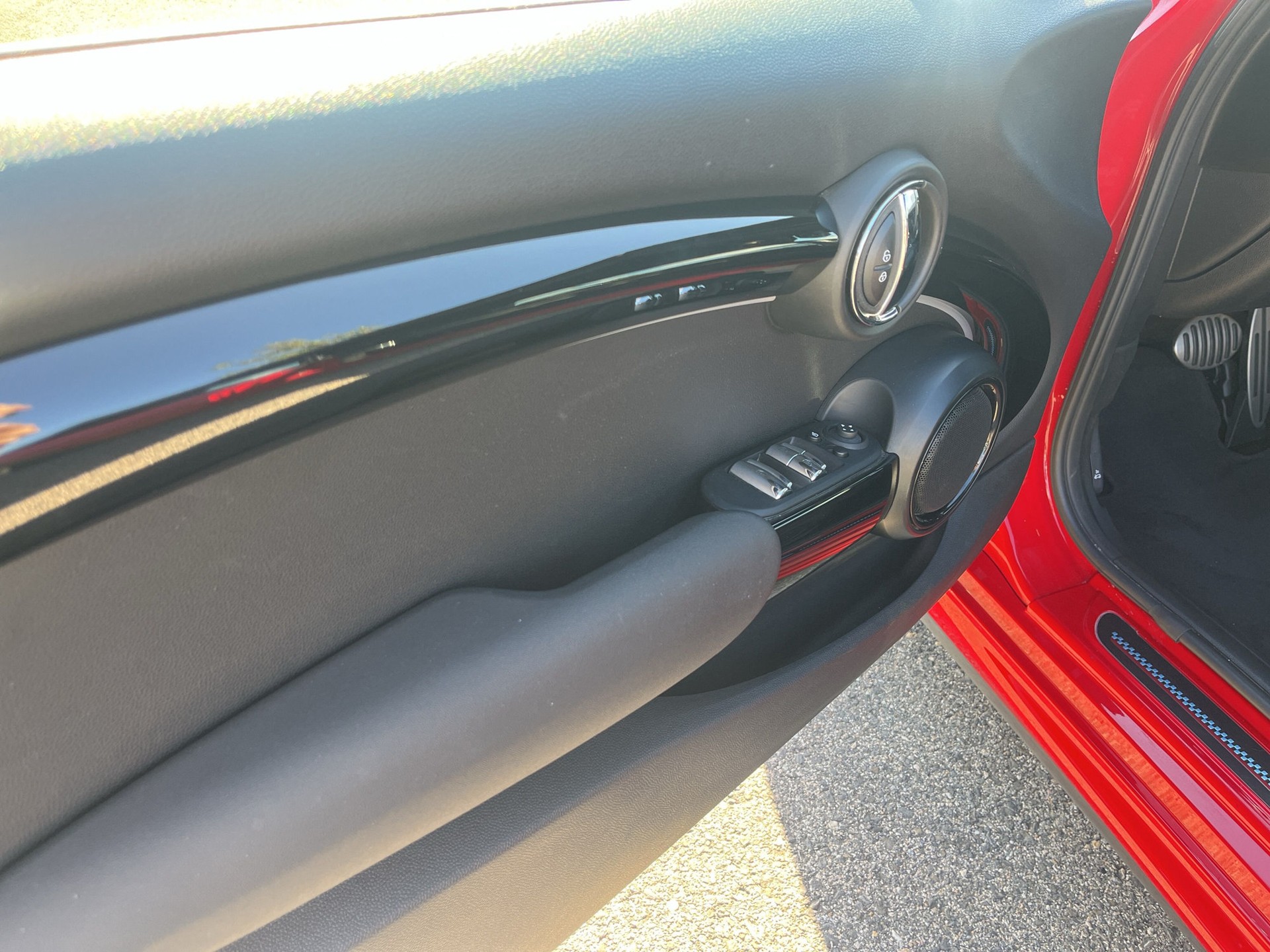 MINI Cooper John Cooper Works Cabriolet Steptronic-image-16