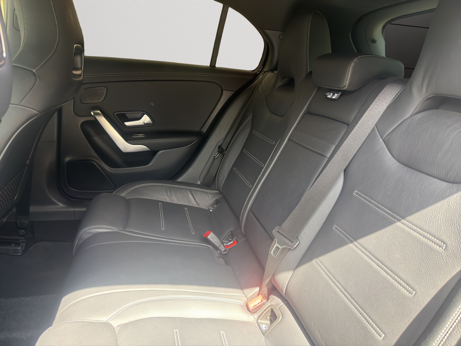 MERCEDES-BENZ A 200 AMG Line-image-10