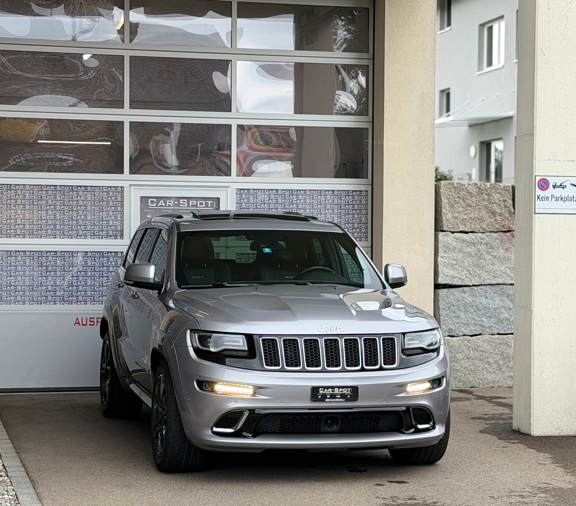 JEEP Grand Cherokee 6.4 V8 HEMI SRT8 Automatic-image-2