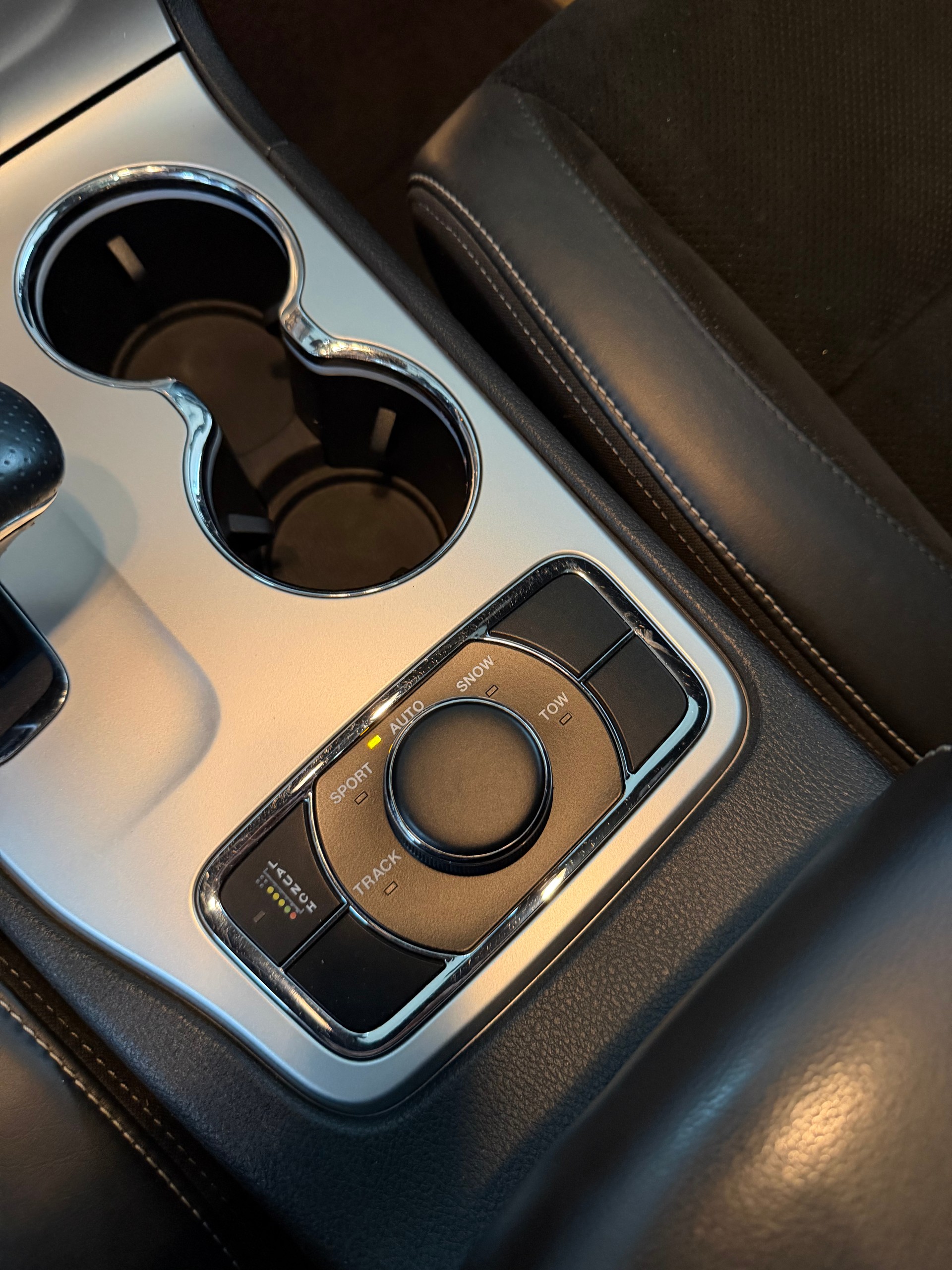 JEEP Grand Cherokee 6.4 V8 HEMI SRT8 Automatic-image-17