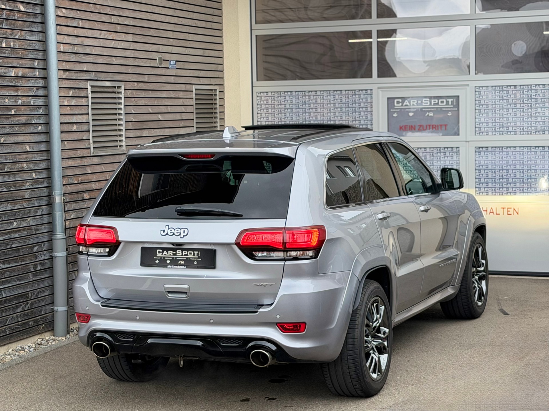JEEP Grand Cherokee 6.4 V8 HEMI SRT8 Automatic-image-3