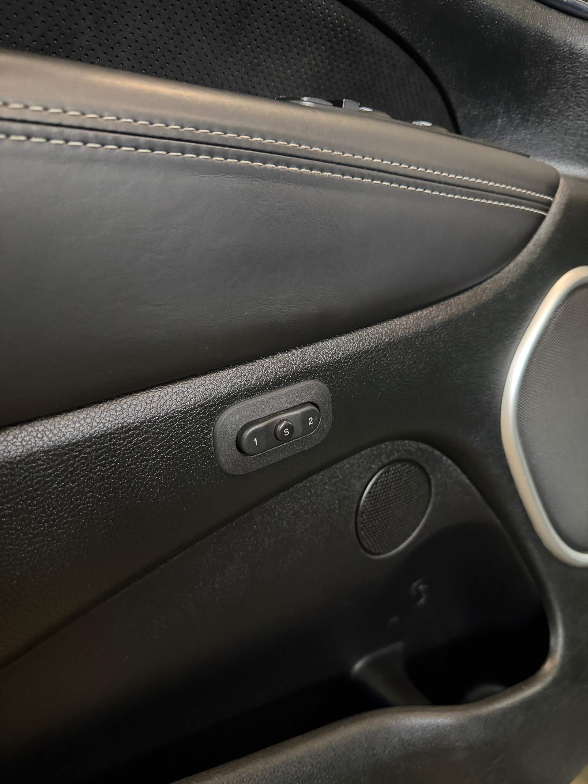 JEEP Grand Cherokee 6.4 V8 HEMI SRT8 Automatic-image-13