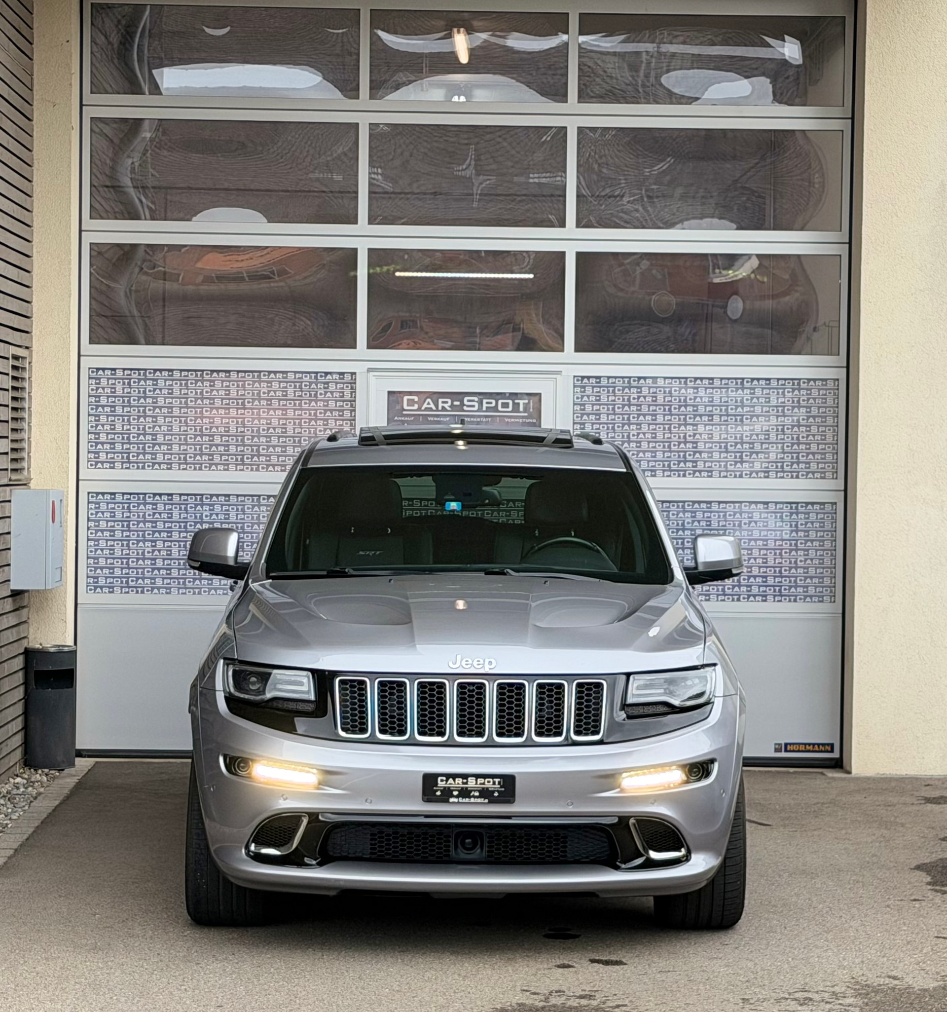 JEEP Grand Cherokee 6.4 V8 HEMI SRT8 Automatic-image-1