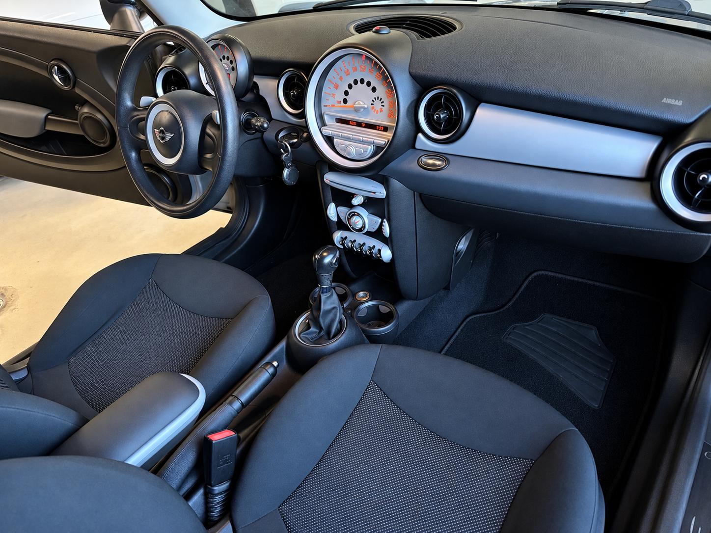 MINI One Steptronic-image-9